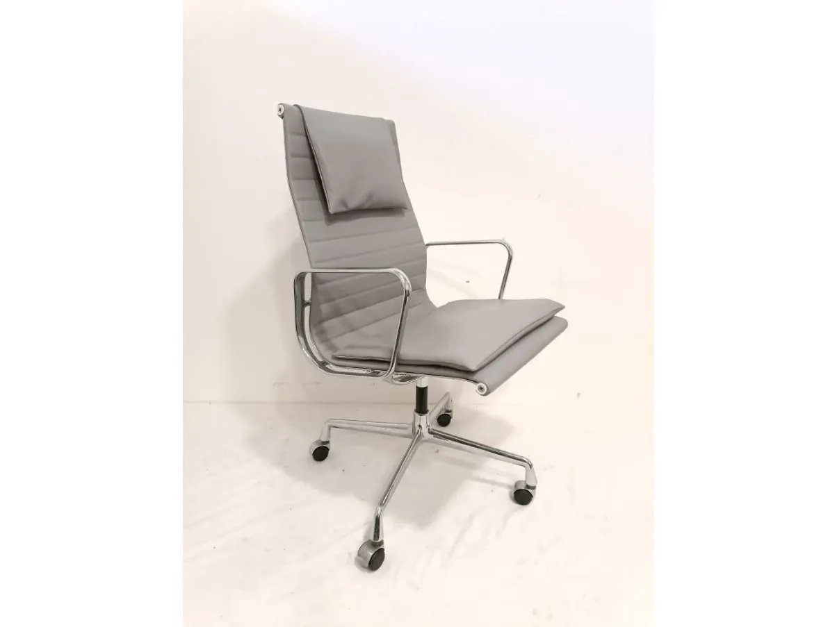 Aluminum presidential armchair by Charles and Ray Eames, Vitra image