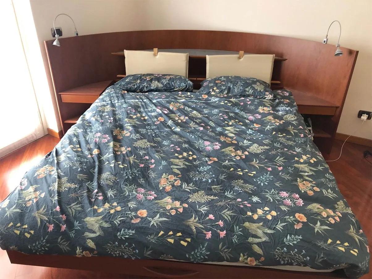 Letto matrimoniale angolare in ciliegio con comodini, Fimes 5