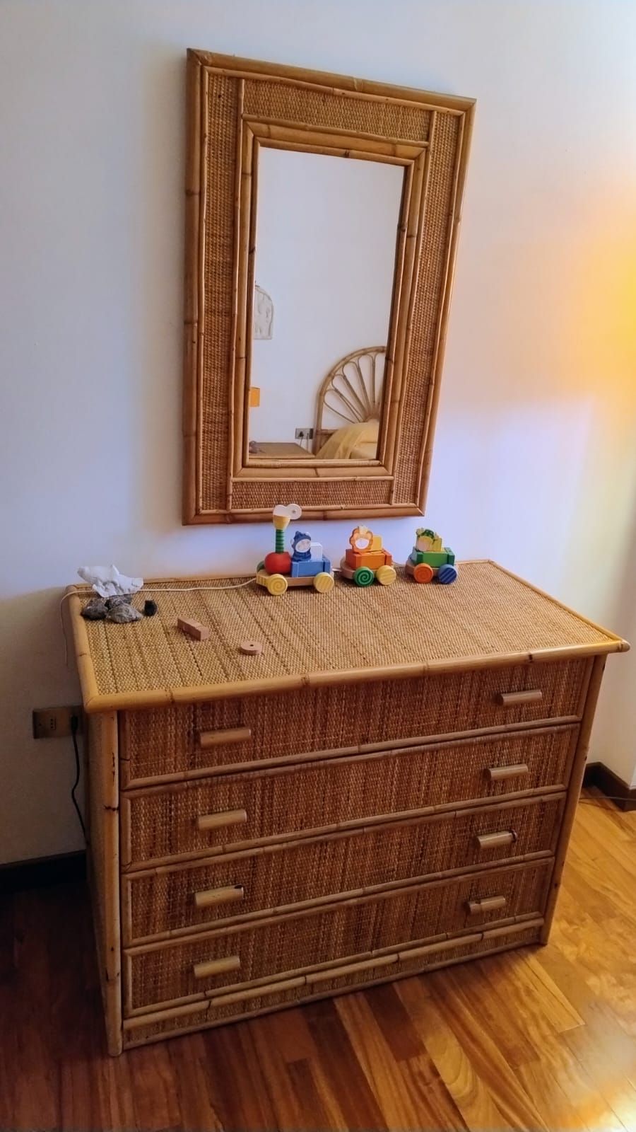 Specchio da parete decorativo in bambù e rattan (anni '70) Details