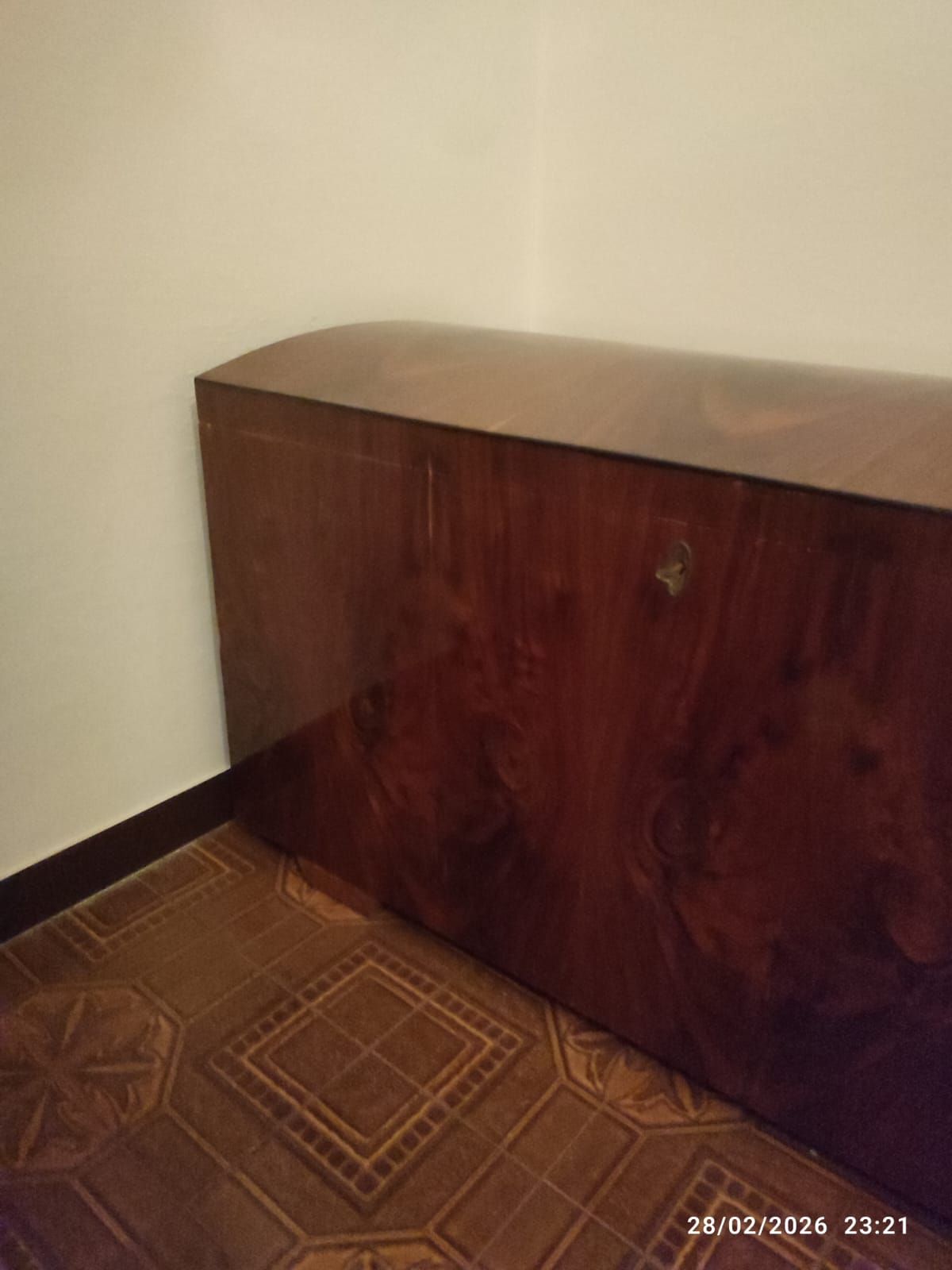 Antike Holztruhe Side