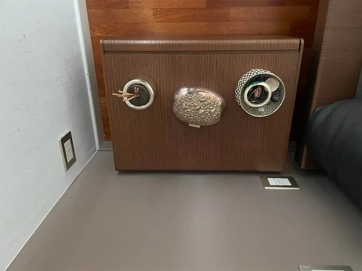 Bedside table with drawer in oak, Poliform 3