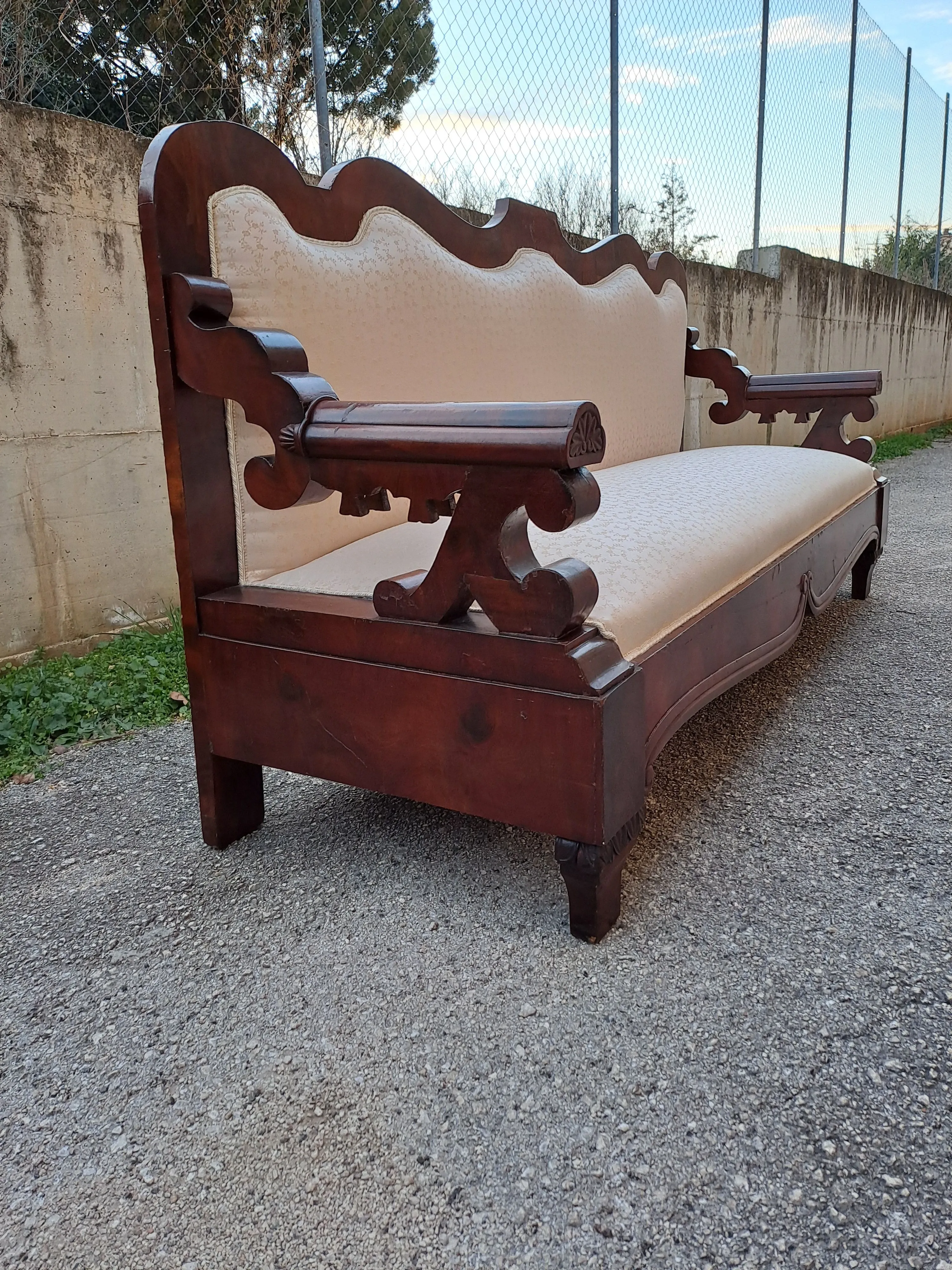 Divano massello stile liberty 1