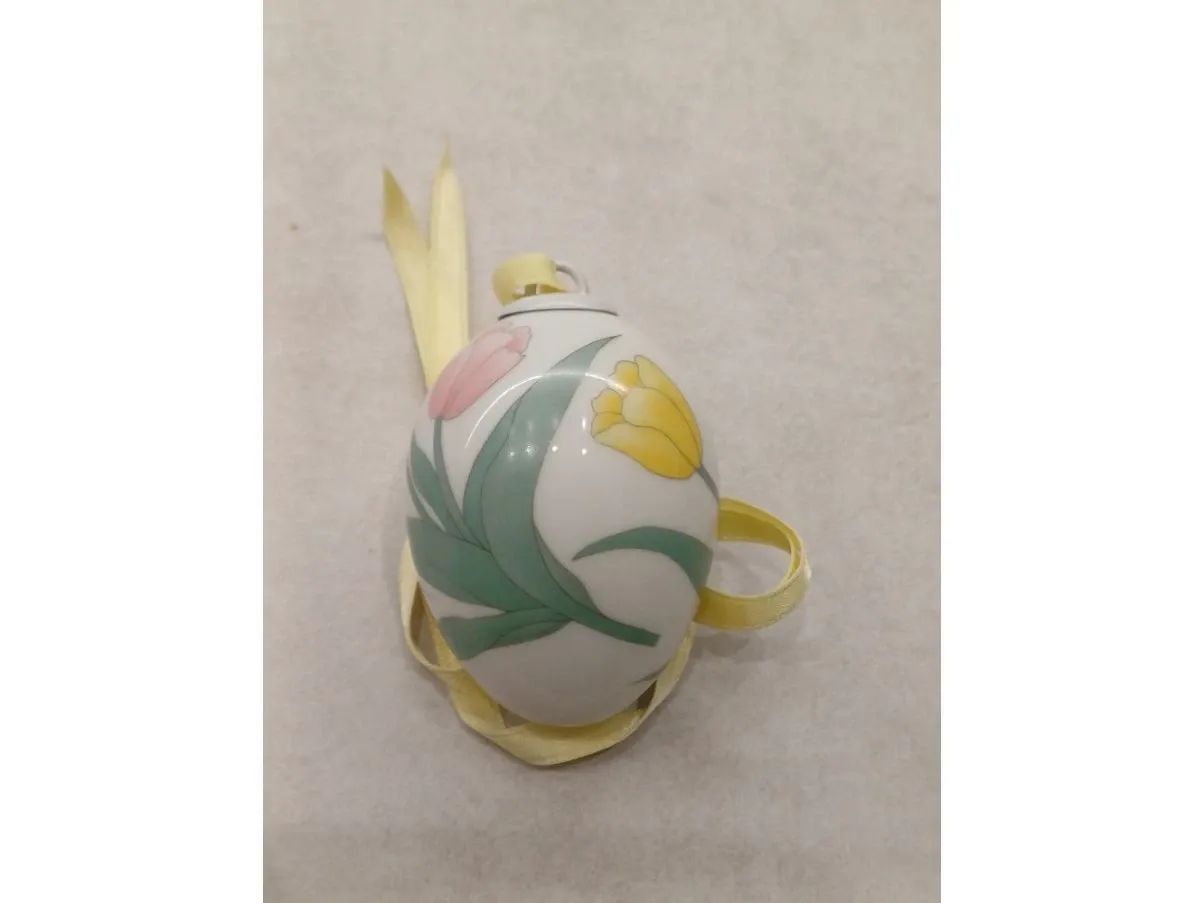 Limited edition porcelain hanging egg, Hutschenreuteher image