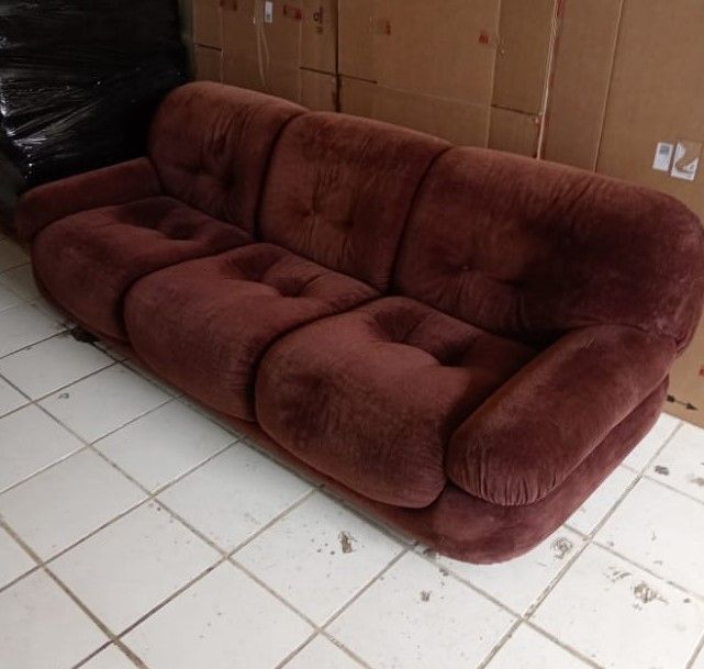 3/4 seater burgundy sofa by Sapporo (70s) Front