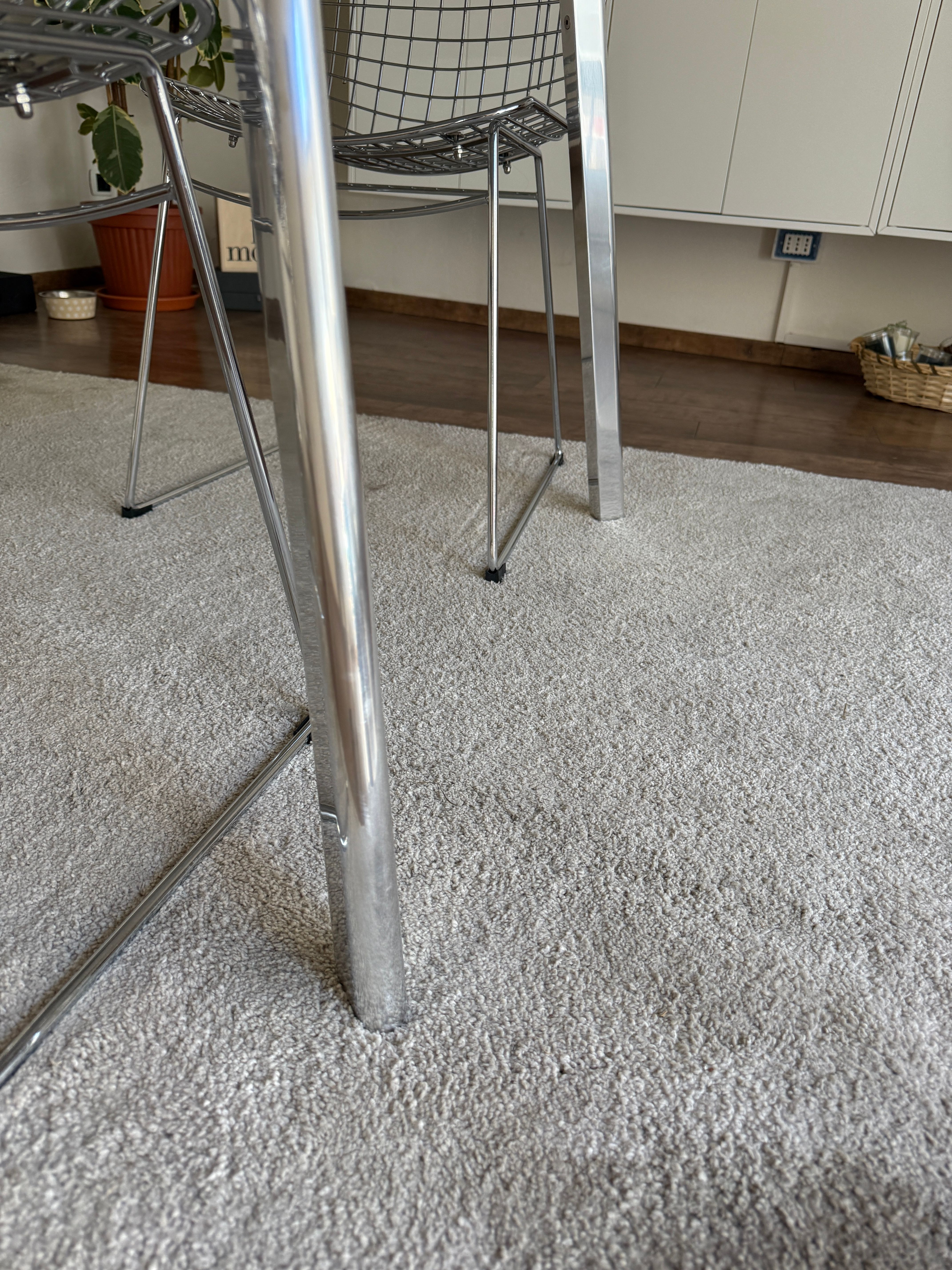 Tavolo ovale Déjà-vu in legno laccato bianco e alluminio Details