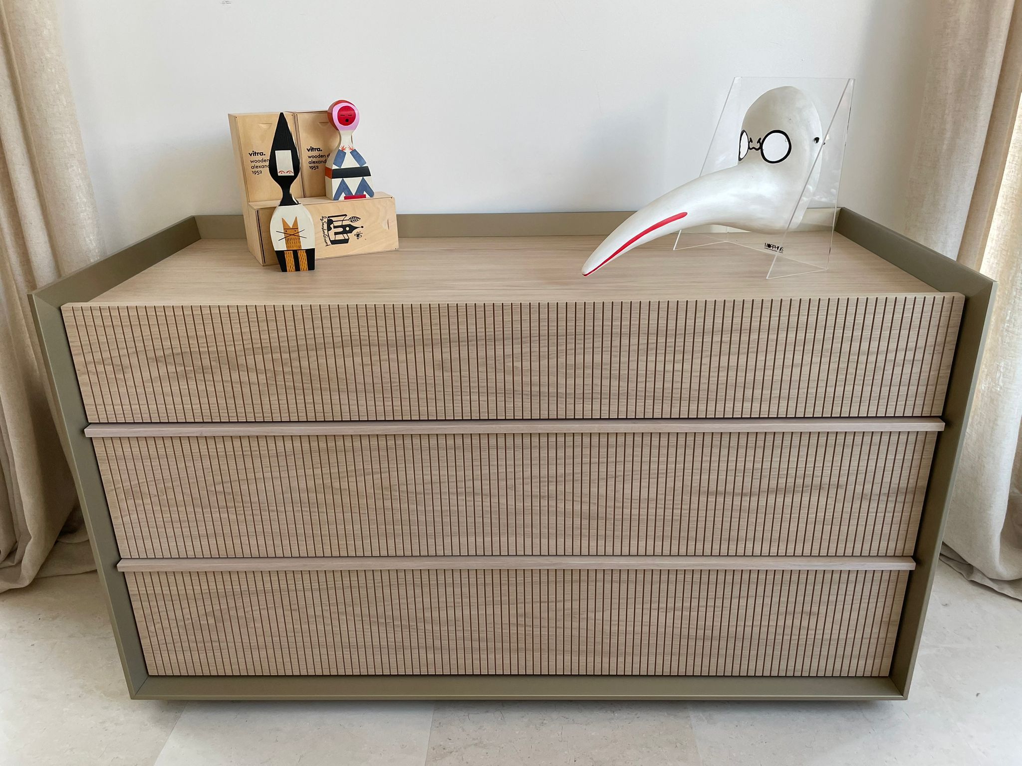 Set of 2 bedside tables and chest of drawers in champagne-coloured wood, Olivieri  Main