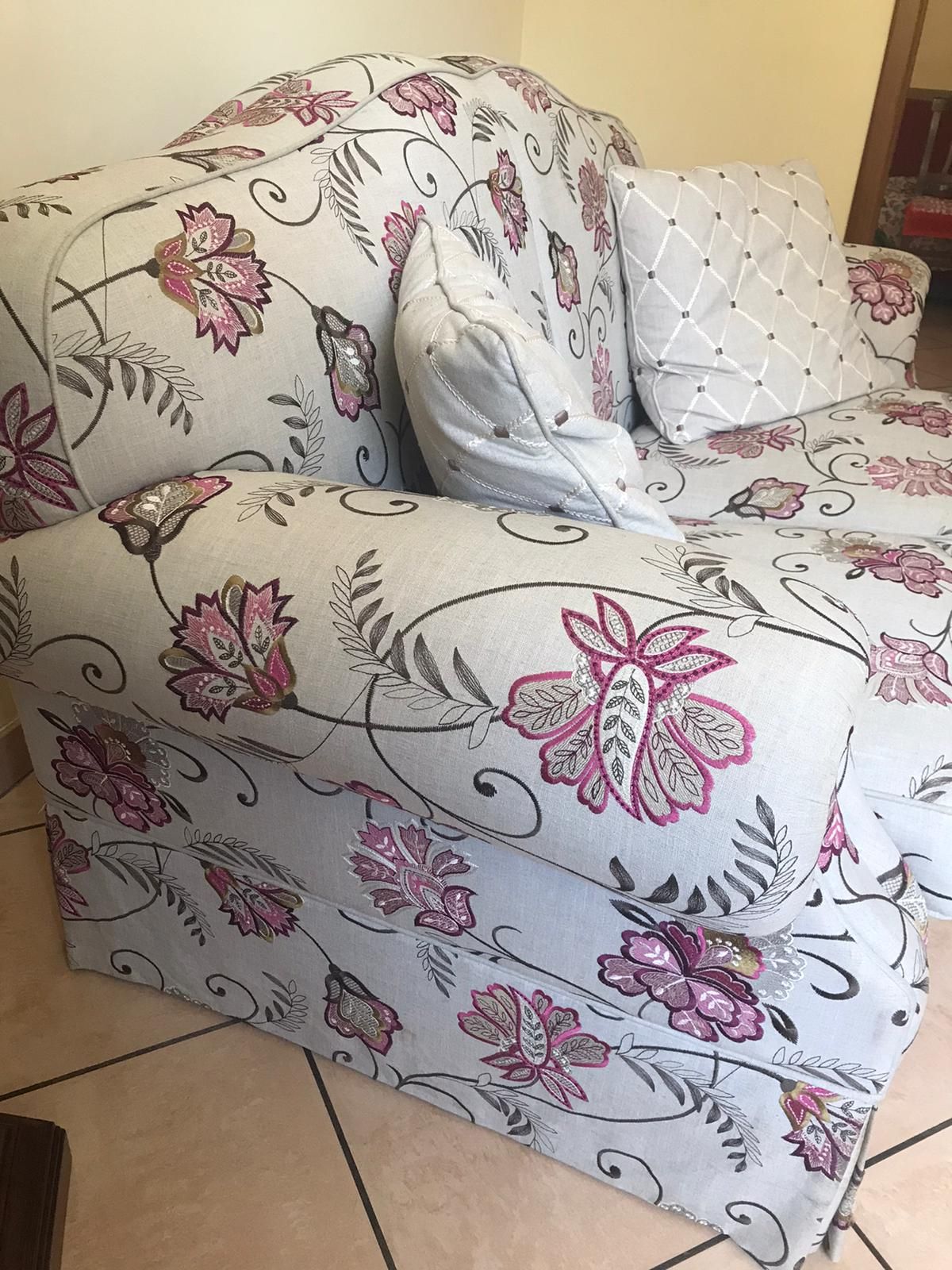 Divano 2 posti rivestito in tessuto fantasia Side