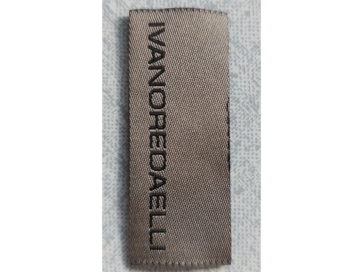 Plaid Harvey con lavorazione tricot in lana, Ivano Redaelli 1