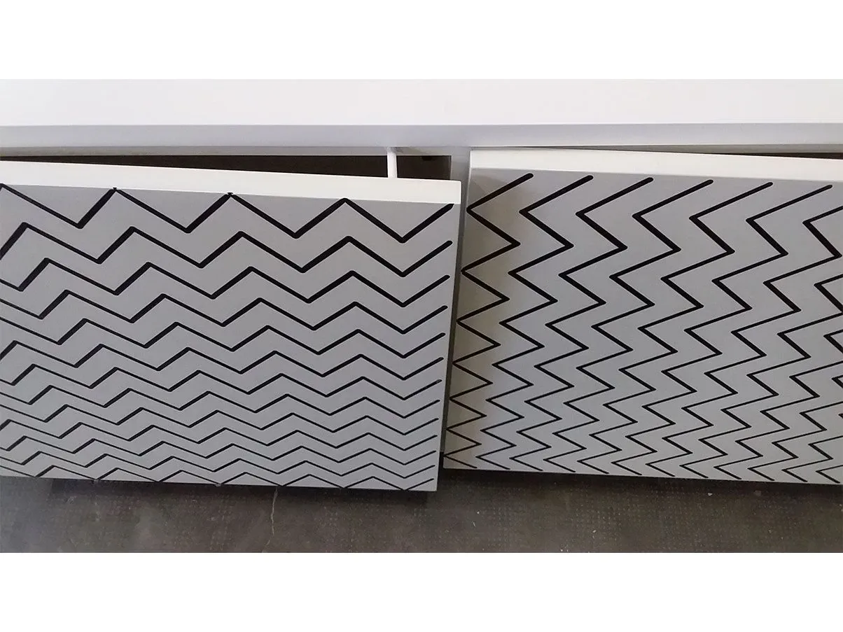 Madia Chevron a 3 ante con decorazione geometrica, Teknodesign 4