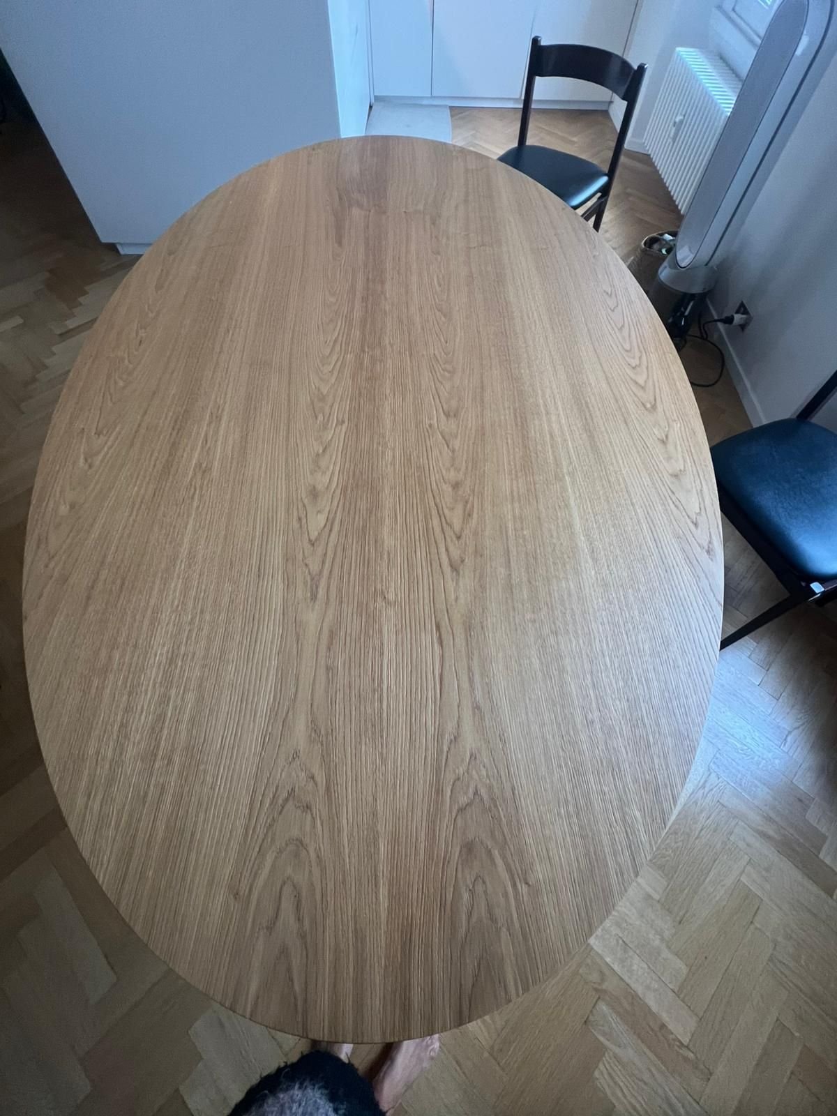 Tavolo ovale Acco in legno di rovere di Florian Schmidt Brand