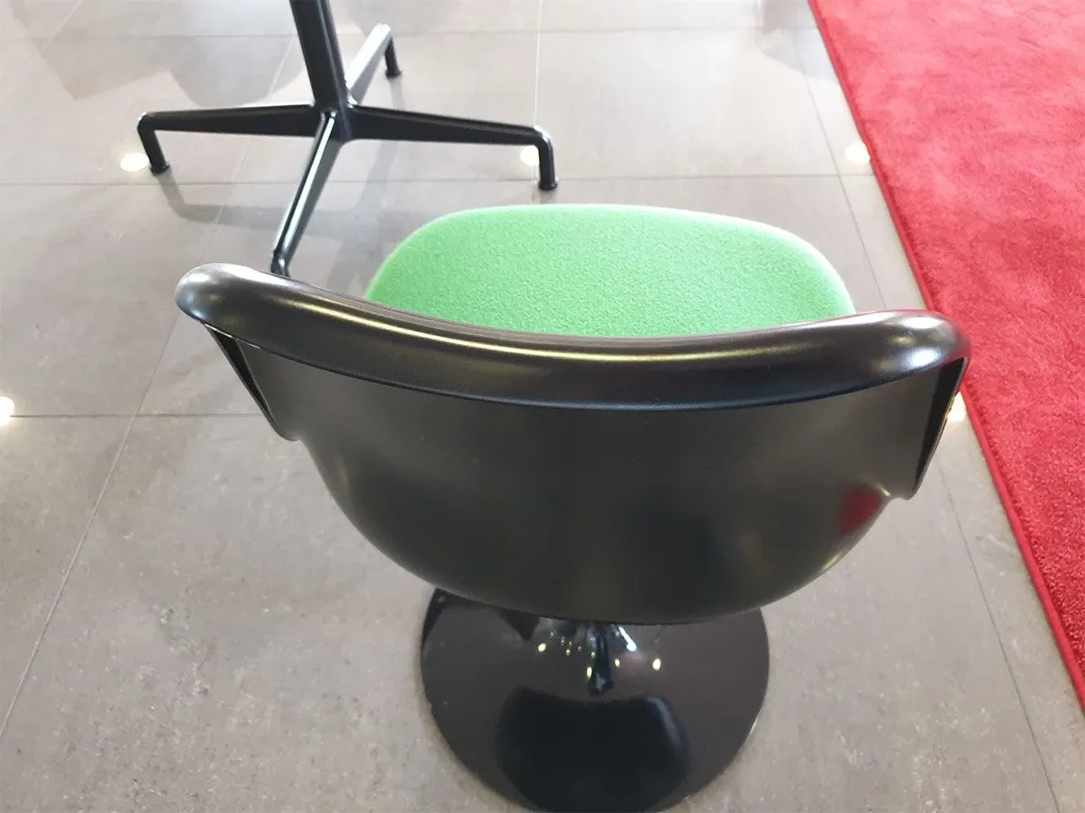 Swivel Tulip chair in aluminum and fabric (black), Knoll 2