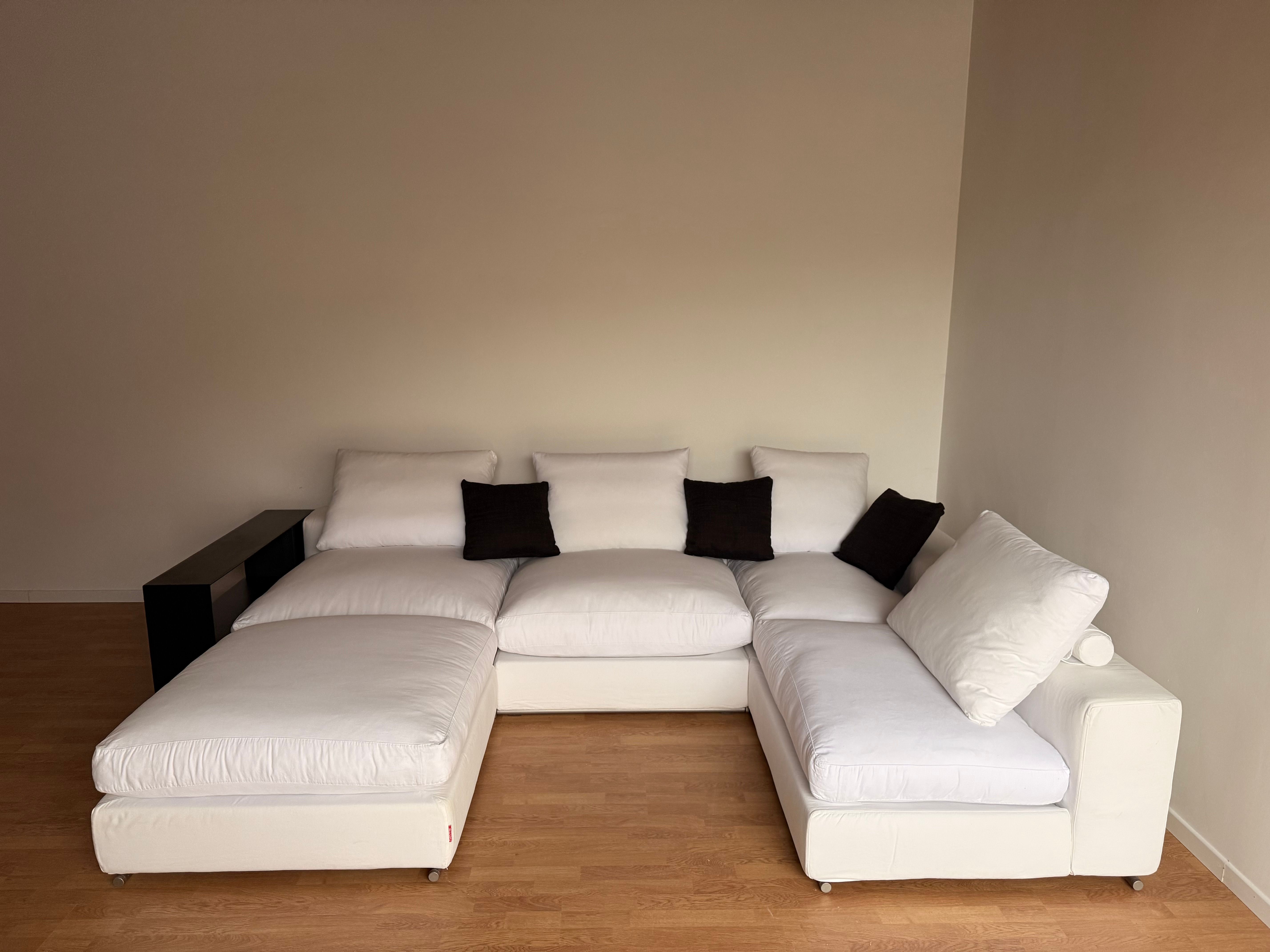 Groundpiece modular corner sofa upholstered in white fabric by Antonio Citterio, Flexform Defects