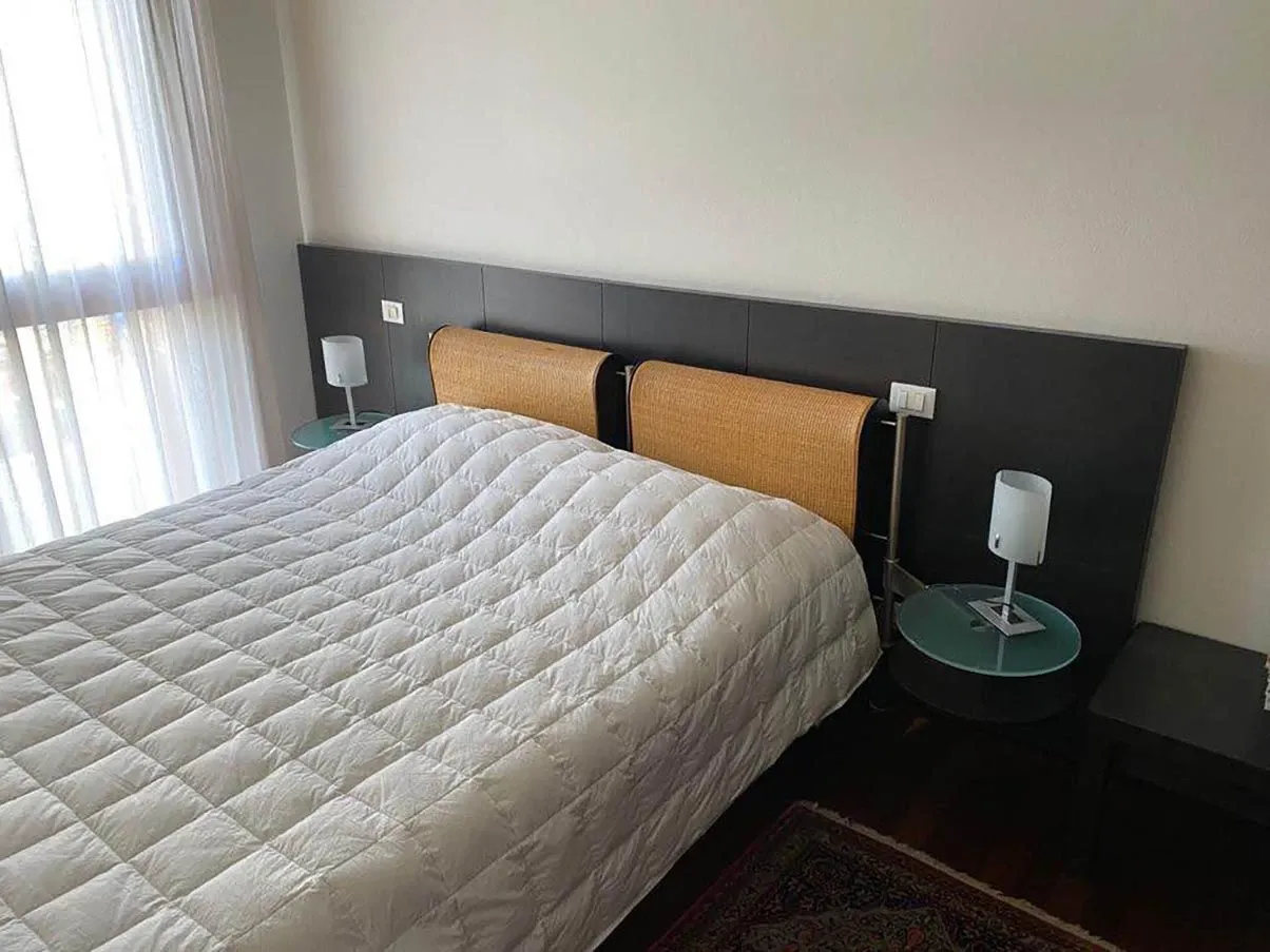 Claudiano double bed in wengè beech wood 6
