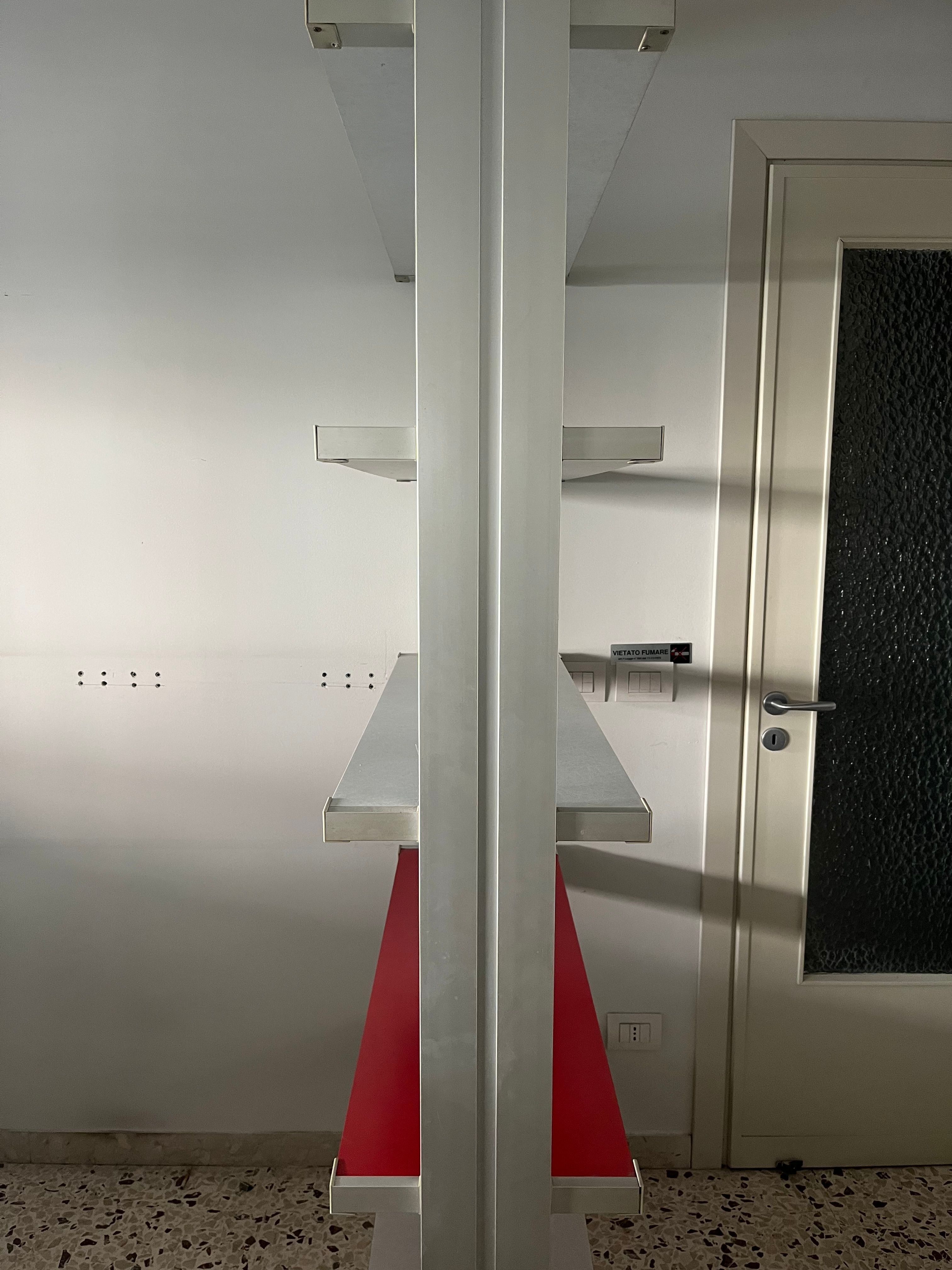 Libreria bifacciale vintage in alluminio (rosso/grigio) Brand