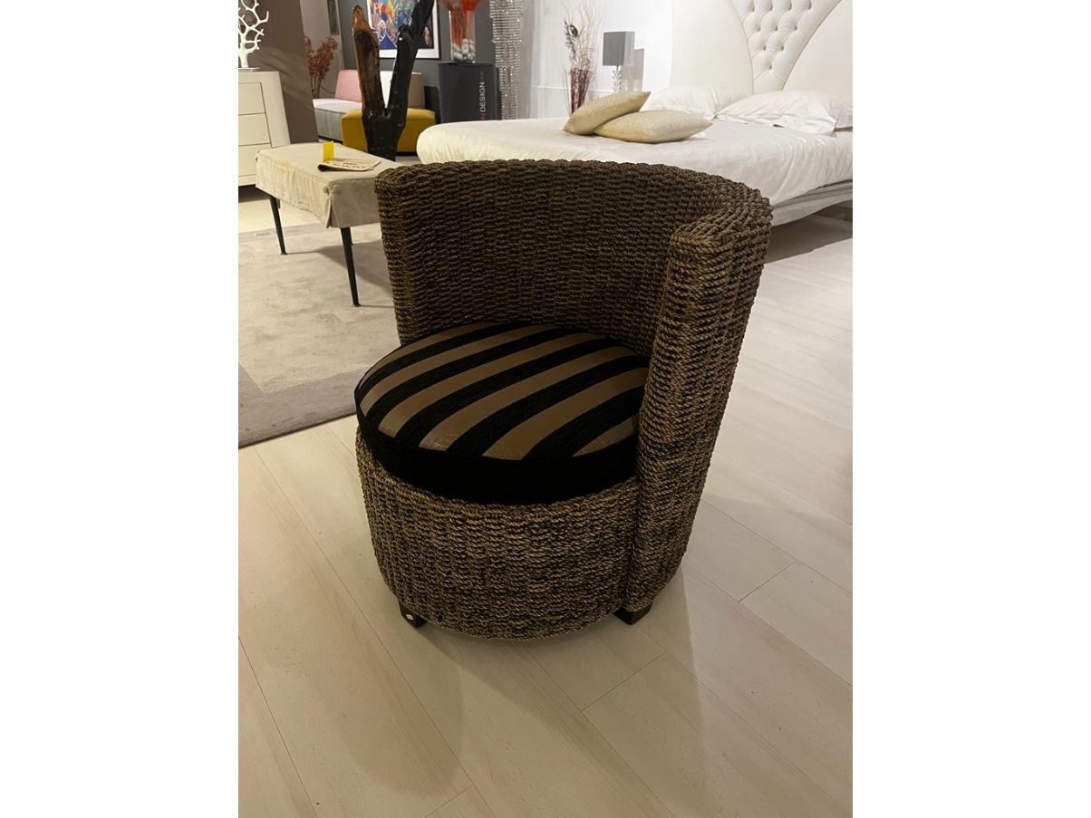 Poltrona Cindy intrecciata in tessuto marrone, Smania Brand