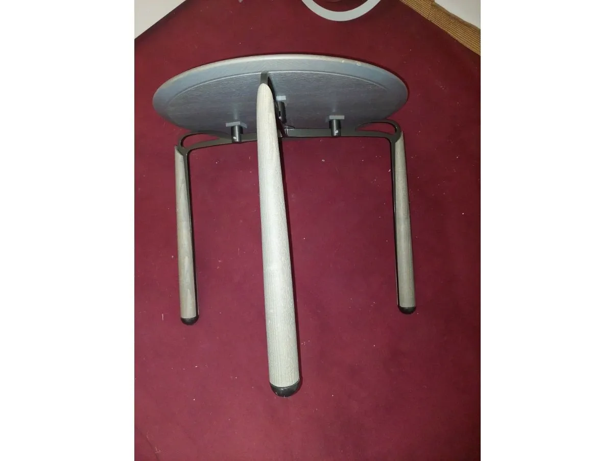 Runder Couchtisch aus grauer Eiche Deck 4