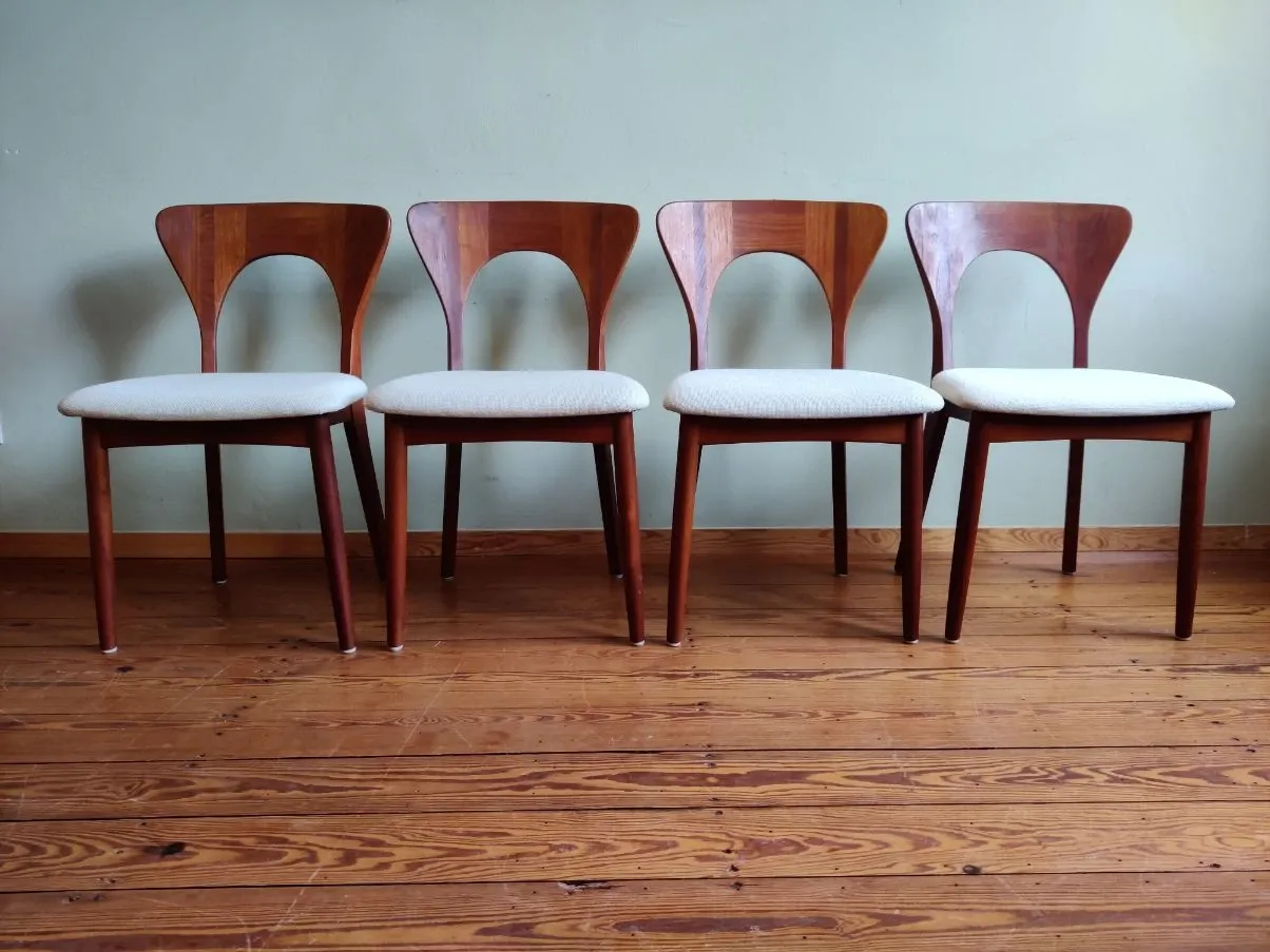 Set of 4 vintage teak chairs, image