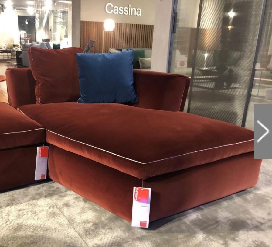 Divano angolare/chaise longue rivestito in velluto rosso di Rodolfo Dordoni, Cassina Side