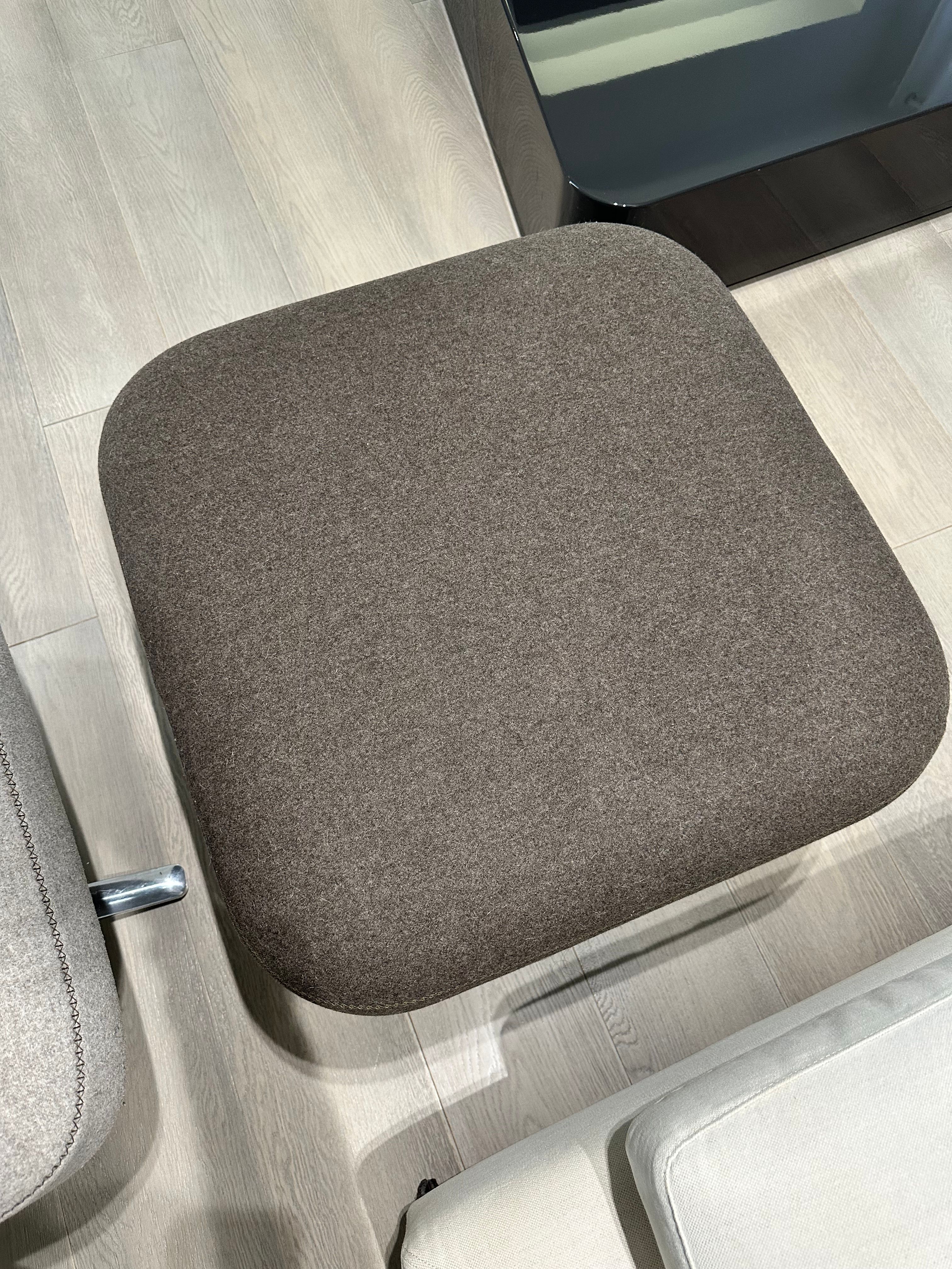 Grand Repos Chaise Lounge by Antonio Citterio Defects