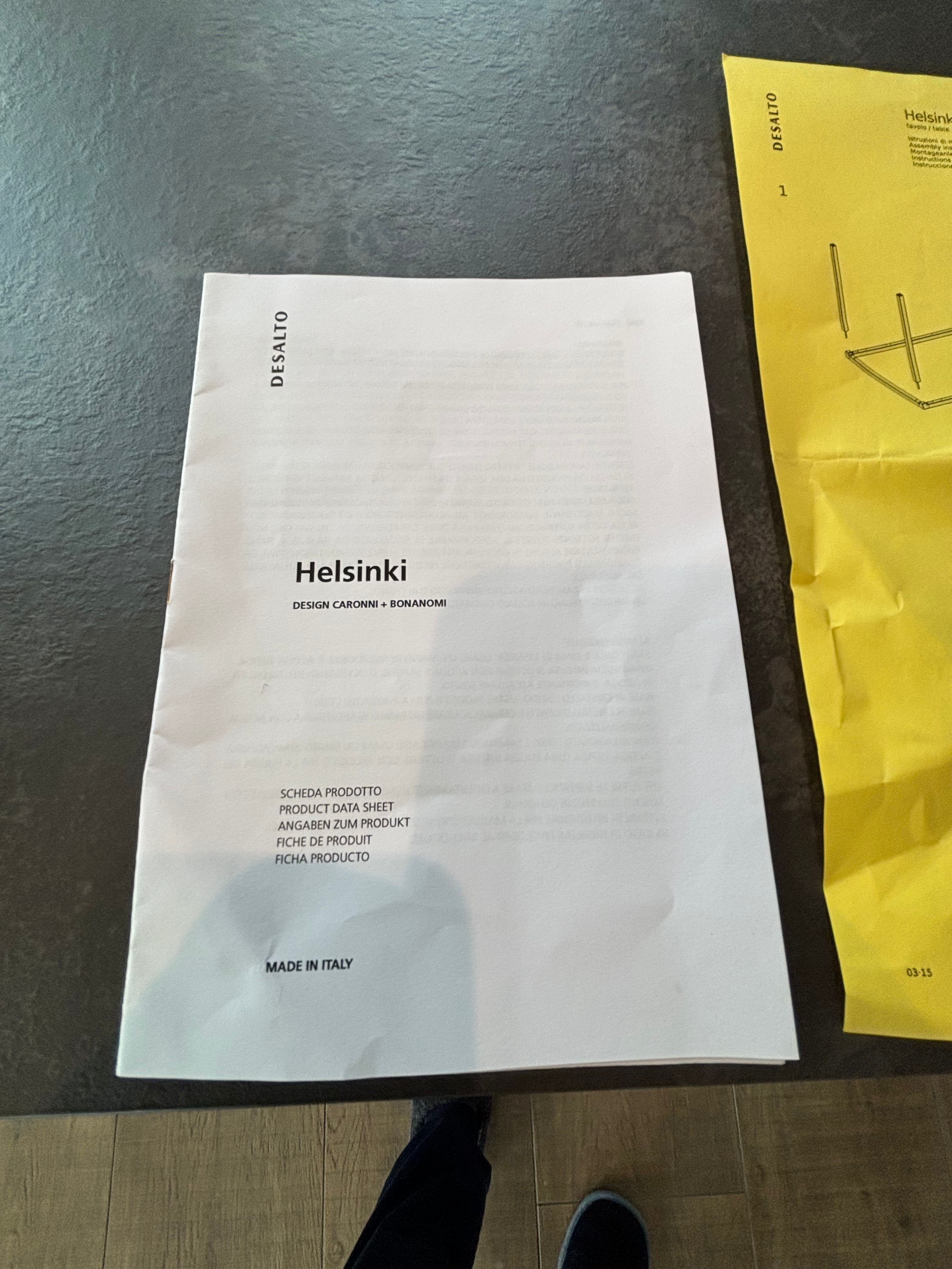 Tavolo Helsinki 35 in acciaio con giunti in pressofusione, Desalto Brand