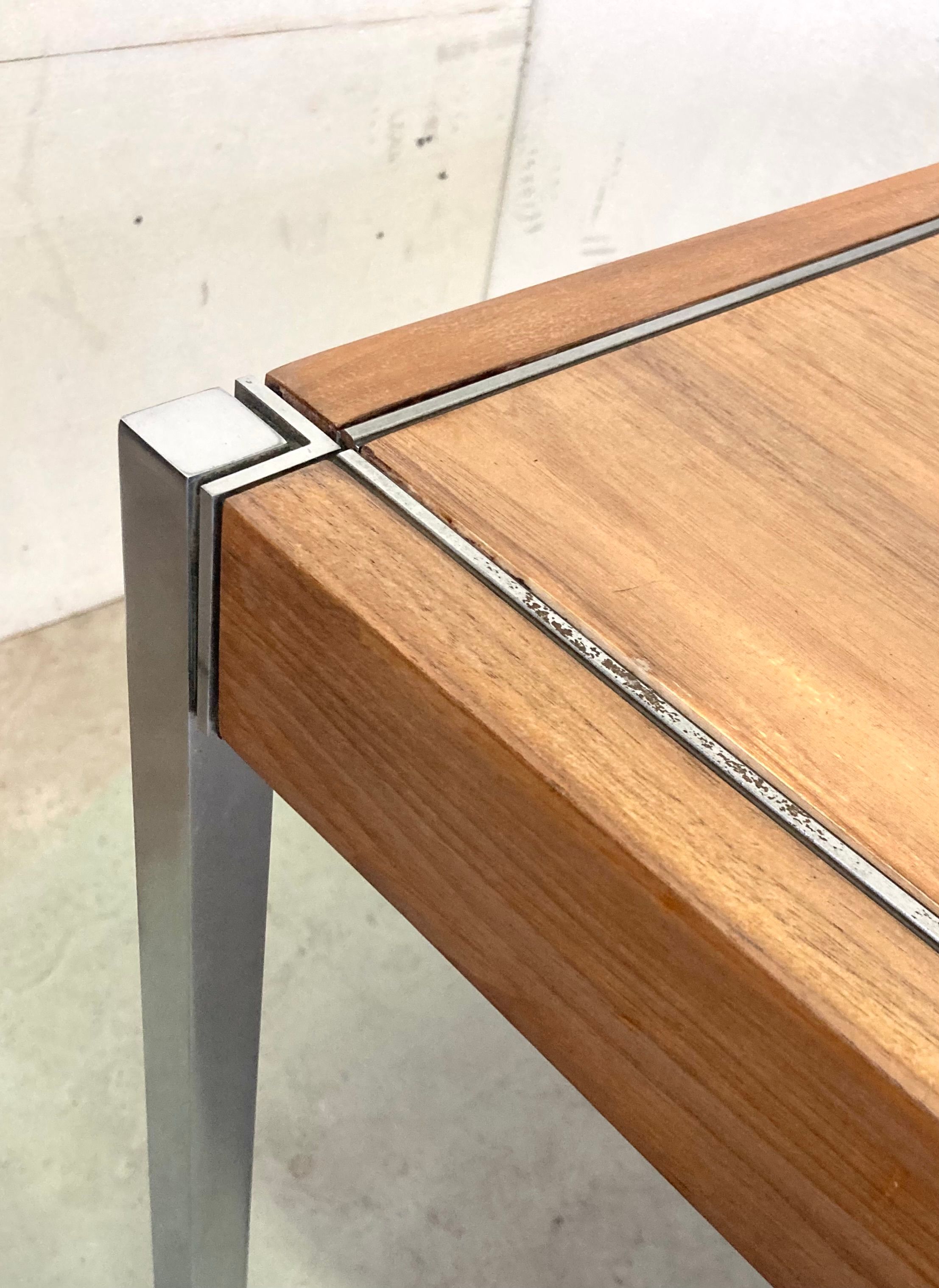 Table/bureau en bois de chêne (années 60) Details