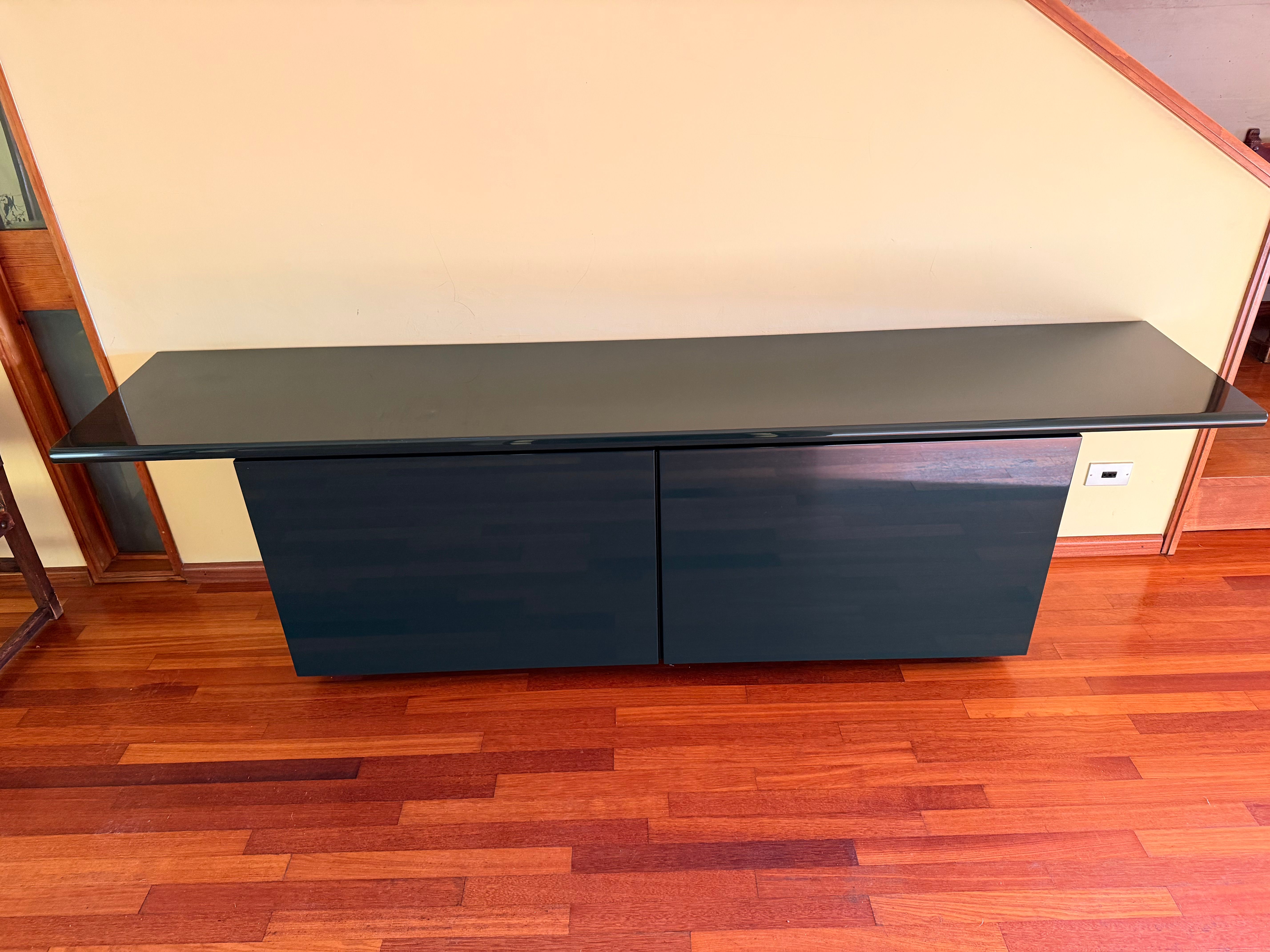 Madia Sheraton laccata verde scuro di Acerbis e Stoppino Main