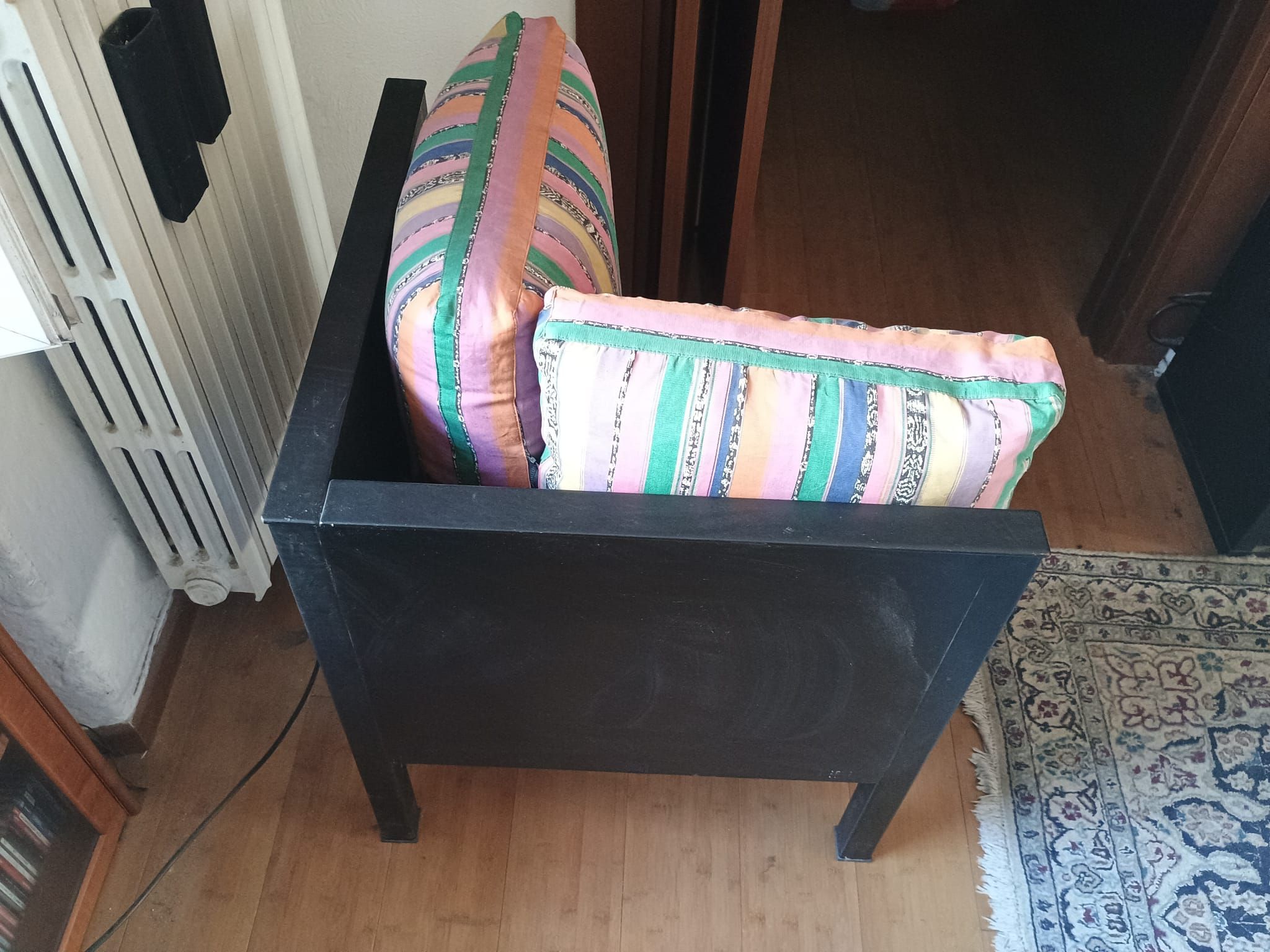Poltrona Sity rivestita in tessuto multicolore di Antonio Citterio, B&B Italia Side