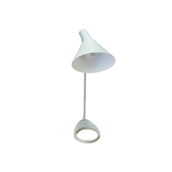 AJ table lamp in metal (white), Louis Poulsen image