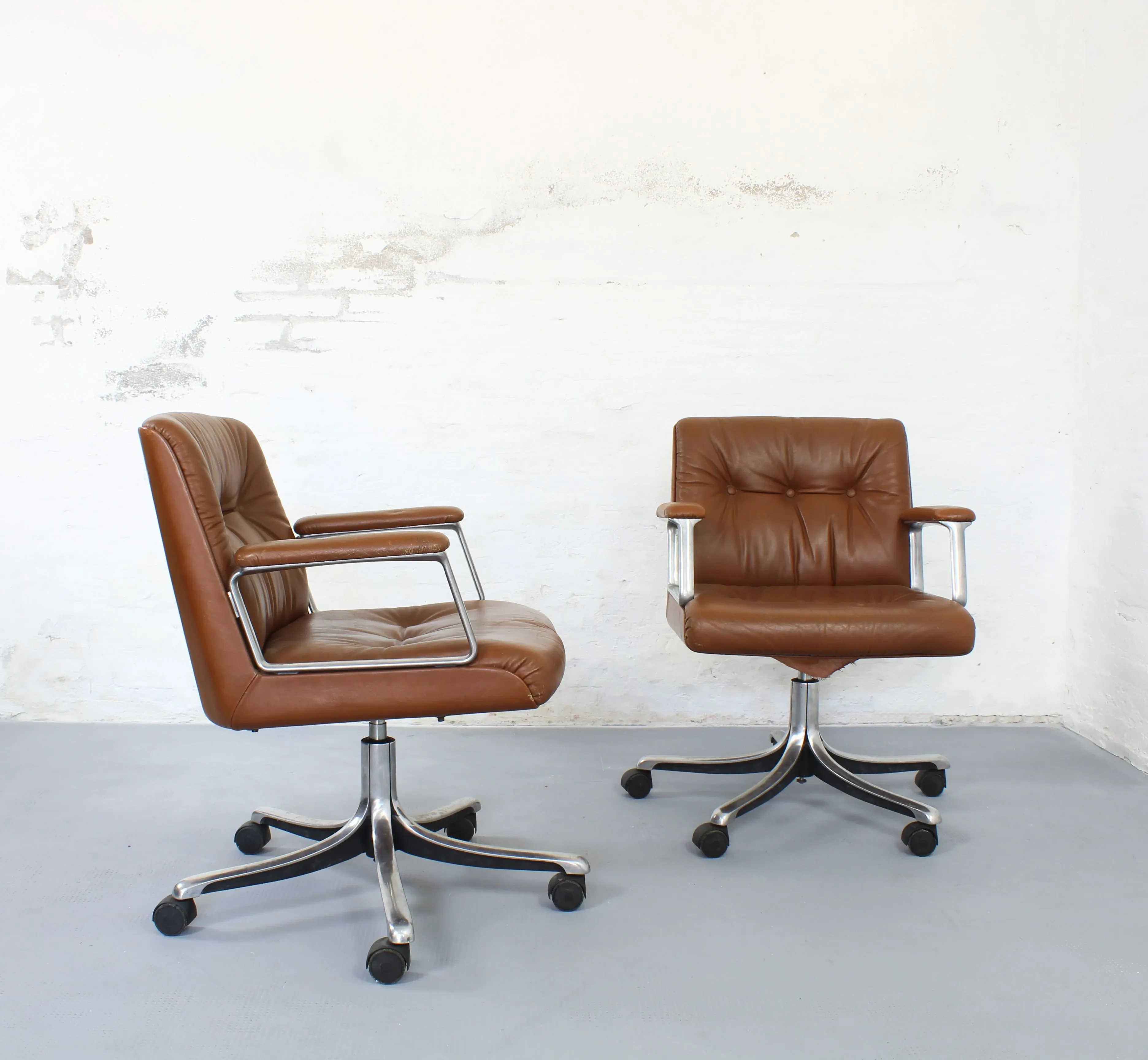 P 126 office chair by Osvaldo Borsani, Tecno image