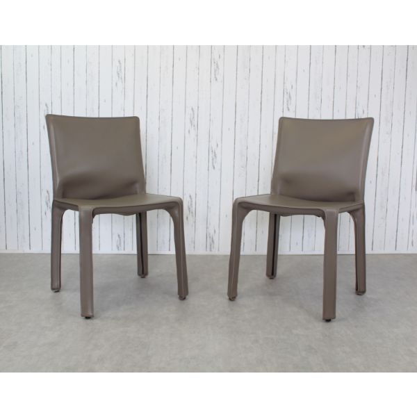 Set of 2 gray Cab 412 chairs by Mario Bellini, Cassina image