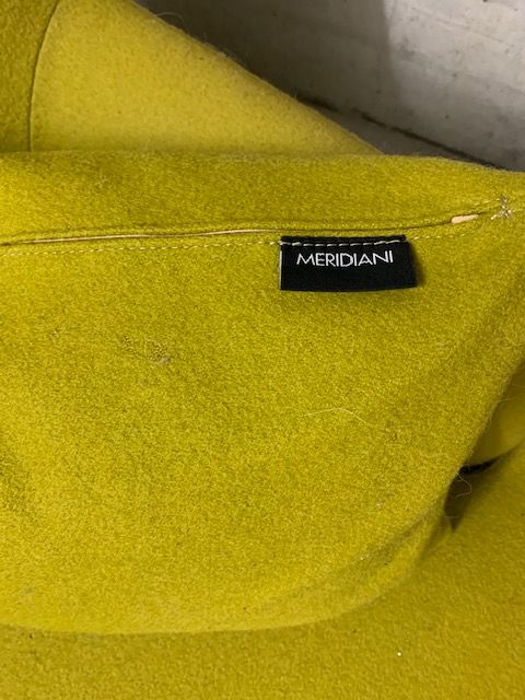 Poltrona Liu in tessuto verde di Andrea Parisio Brand