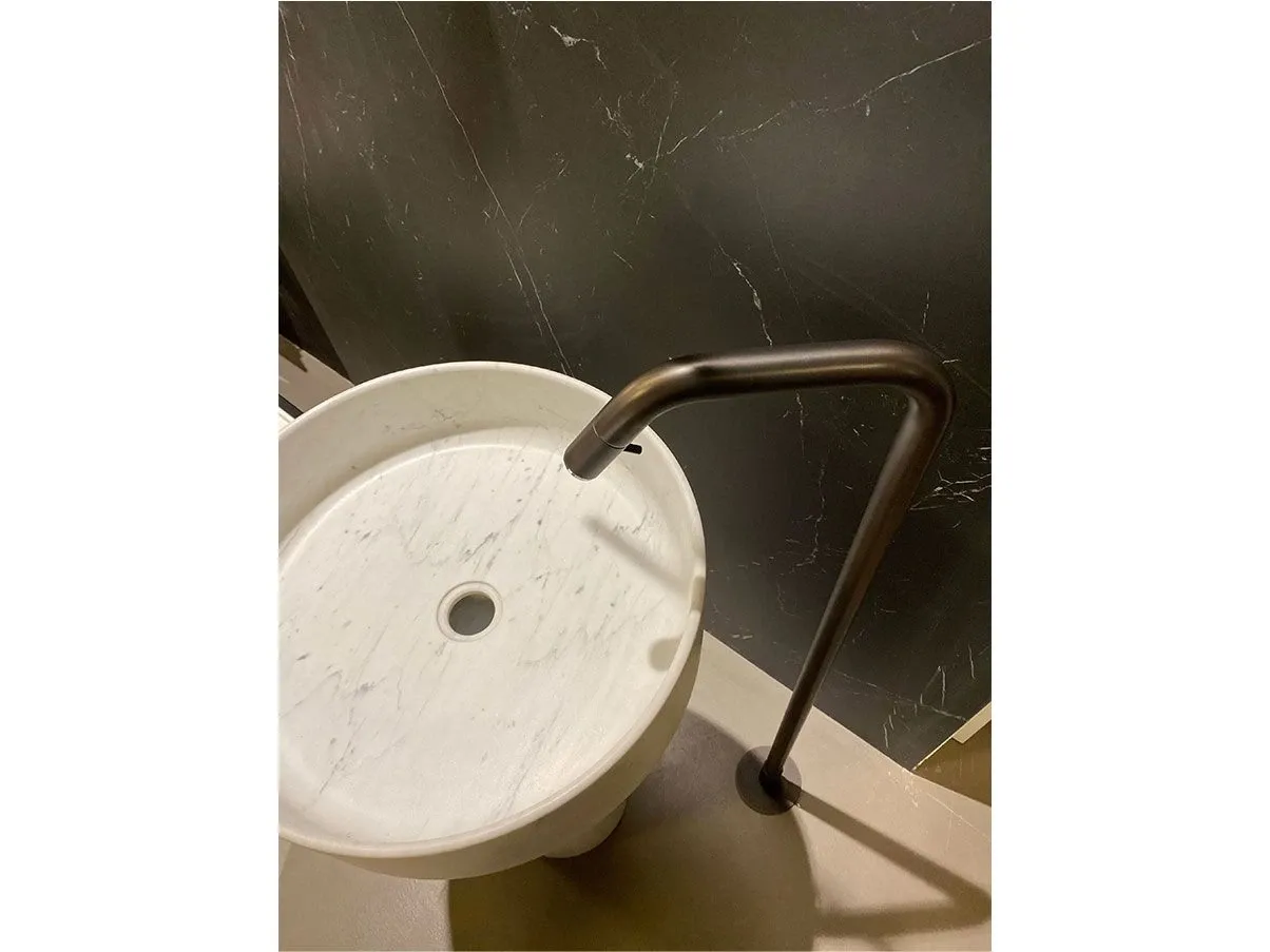 Lavabo freestanding Bjohn 1 in marmo di Carrara 3