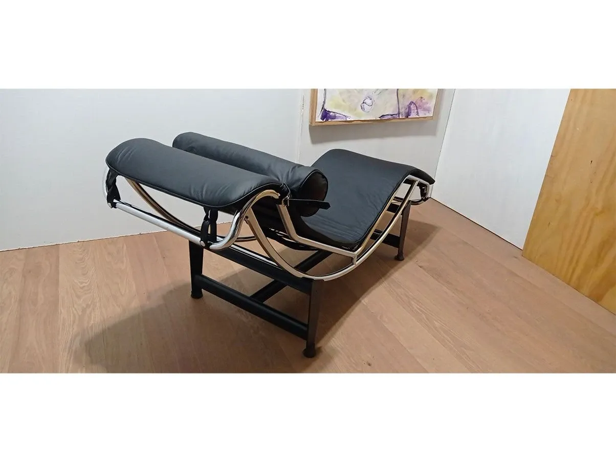 Chaise Longue LC4 di Le Corbusier (nero), Alivar 4