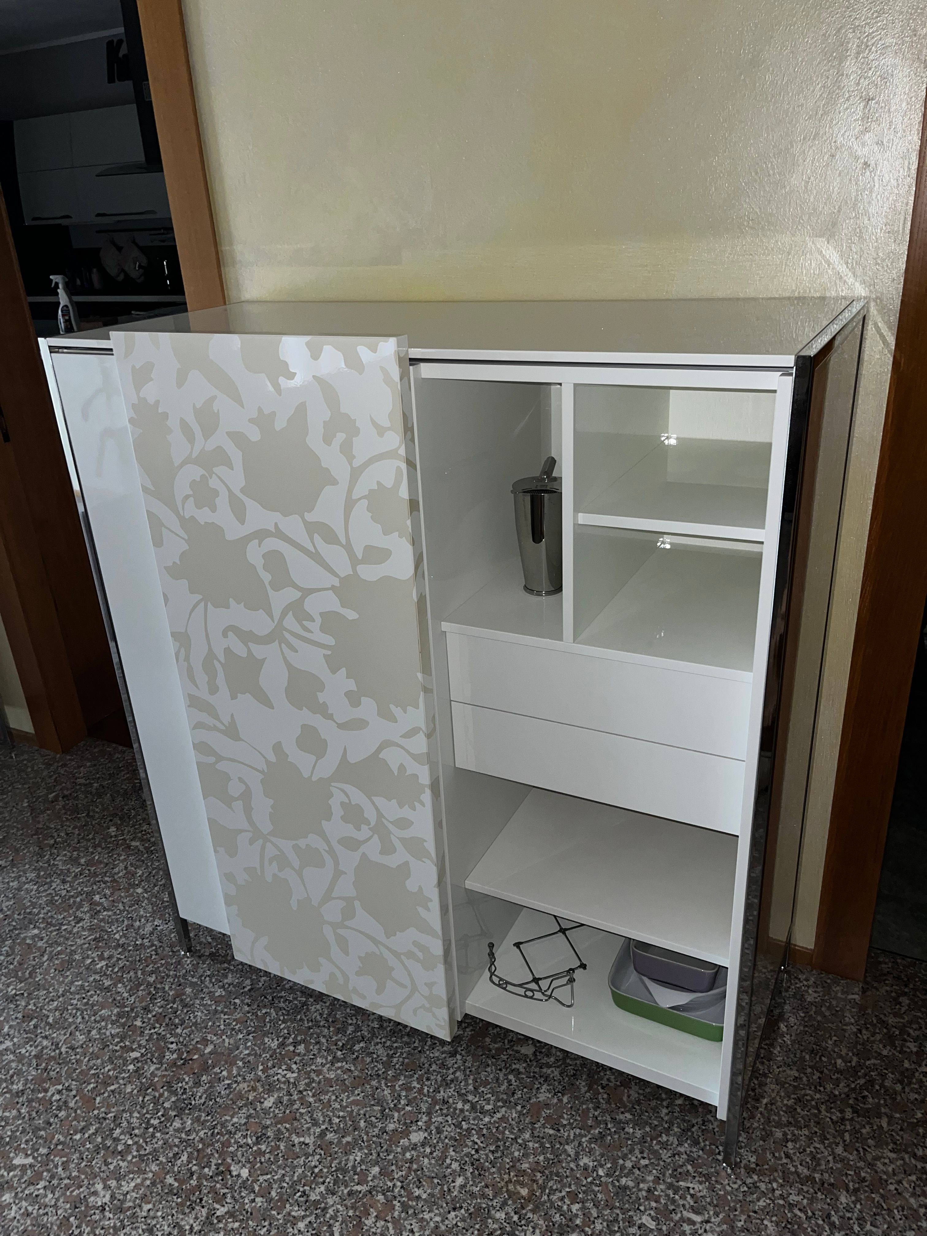 Madia Jesse in legno laccato lucido bianco  Details