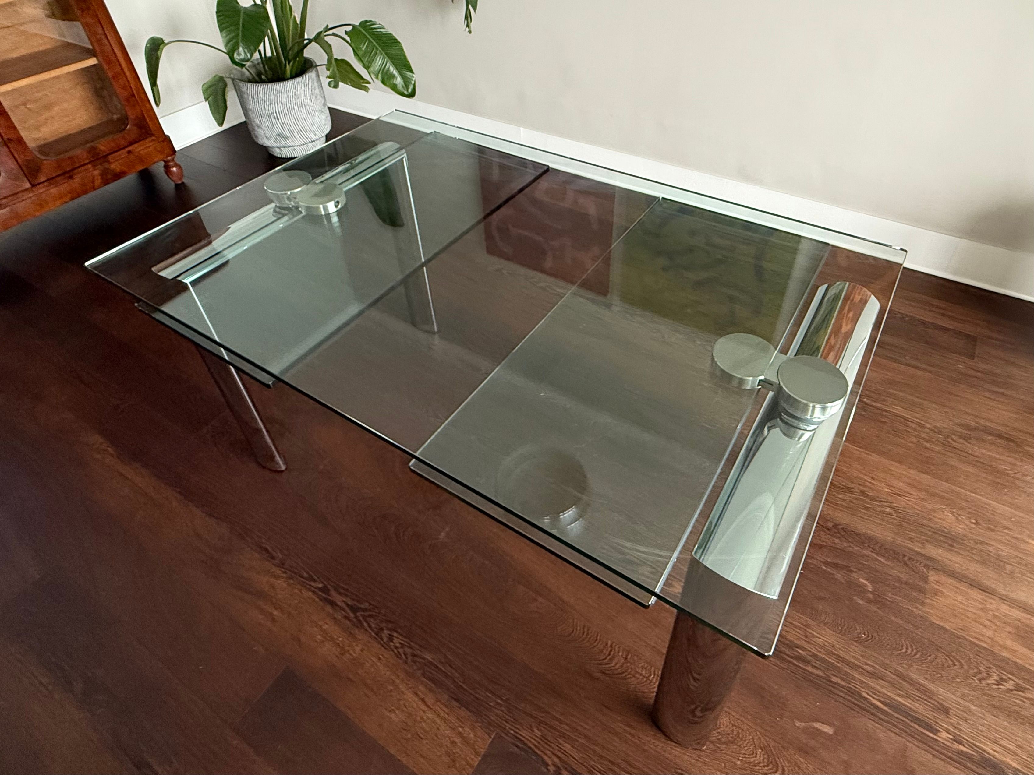 Policleto Extendable Glass Dining Table Side
