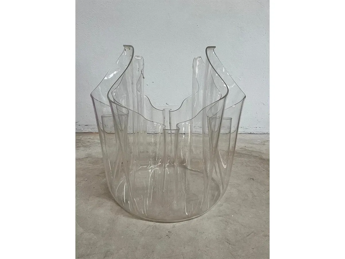 Coffee table with plexiglass drapery (transparent), 3