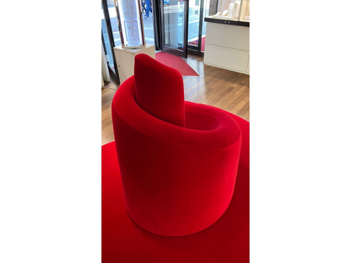 Tatlin round sofa in red velvet, Edra 5