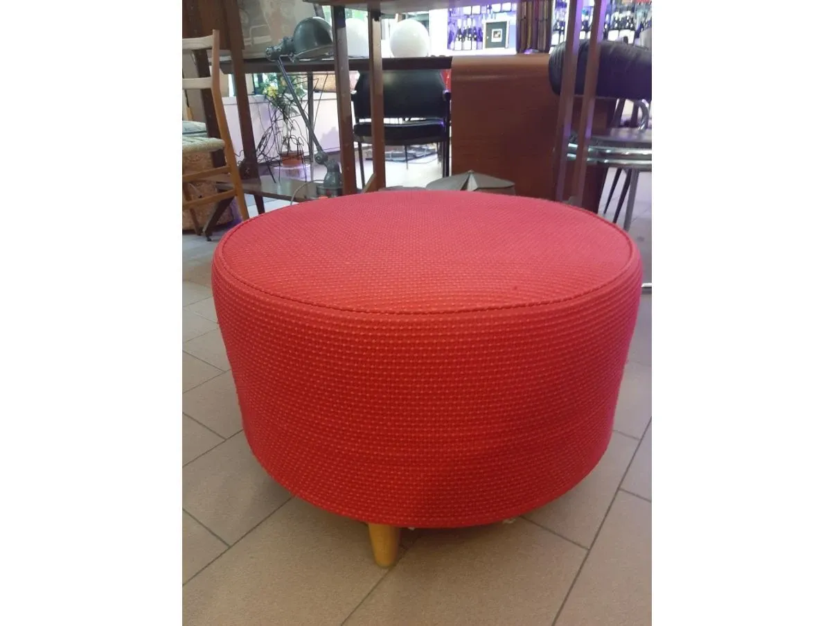 Round pouf in red fabric, Moroso 4
