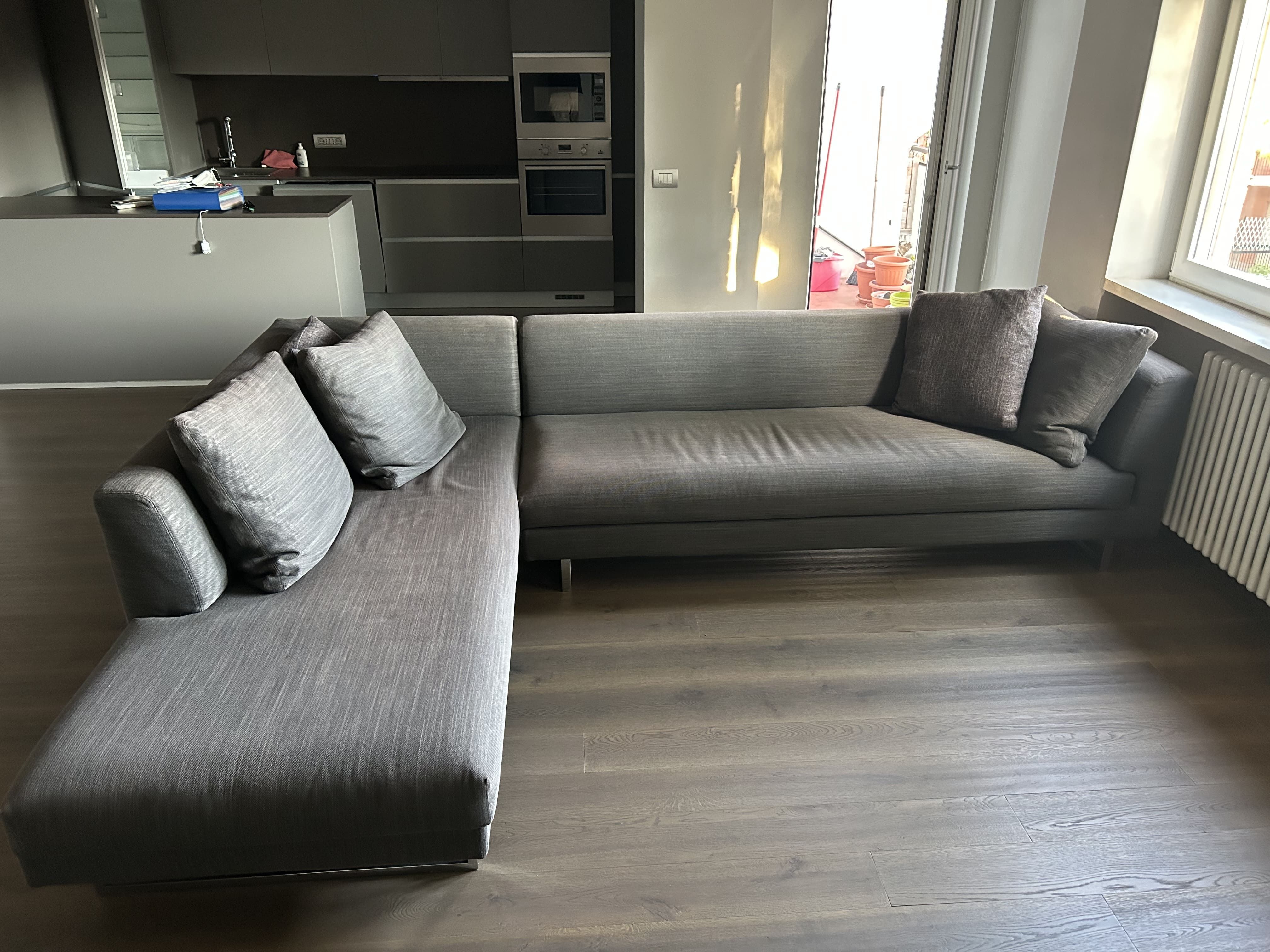 Modular Sofa with Chaise Lounge XelleS2001 Brand