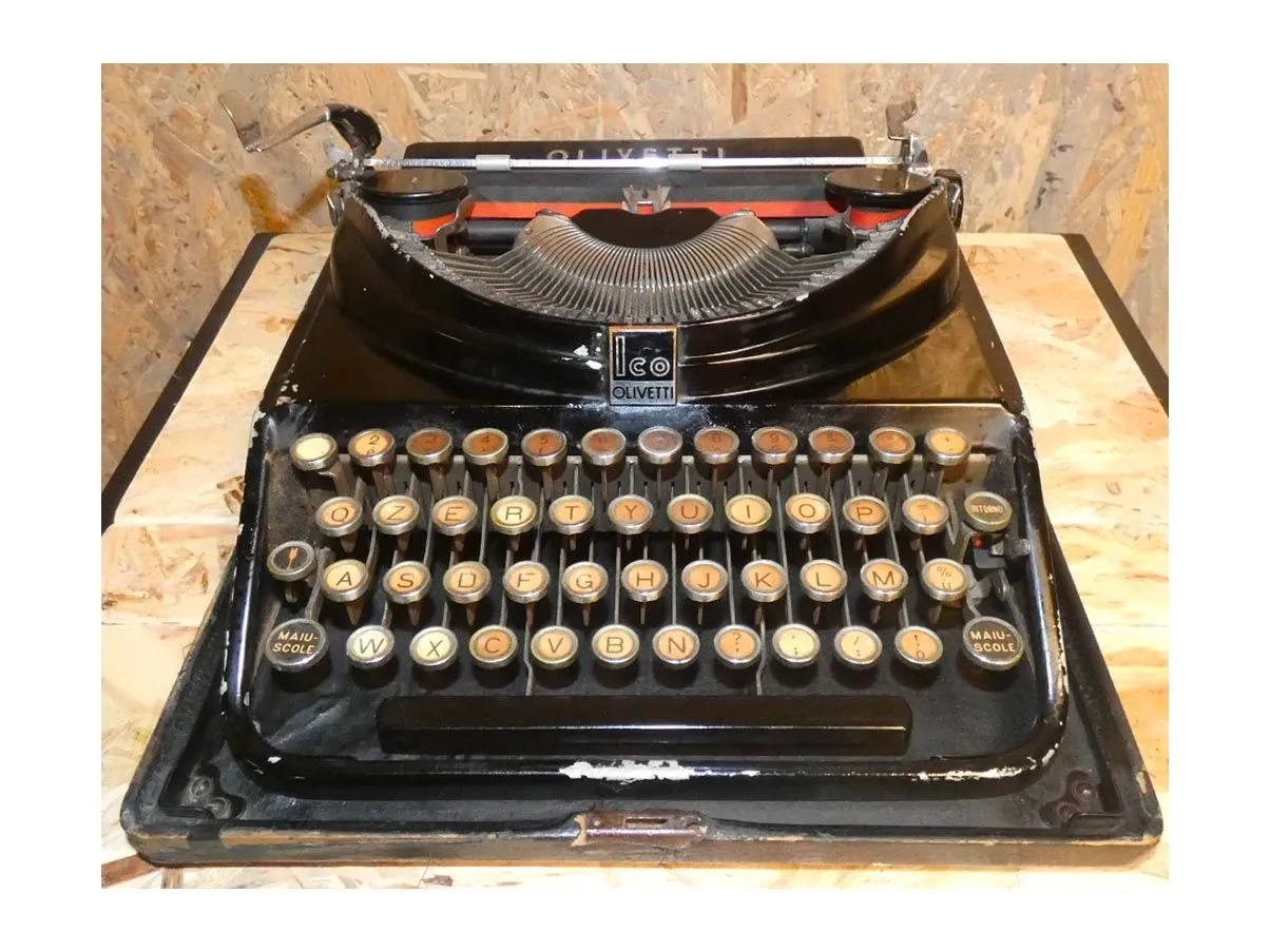 Macchina da scrivere vintage portatile MP1 (anni'30) 2