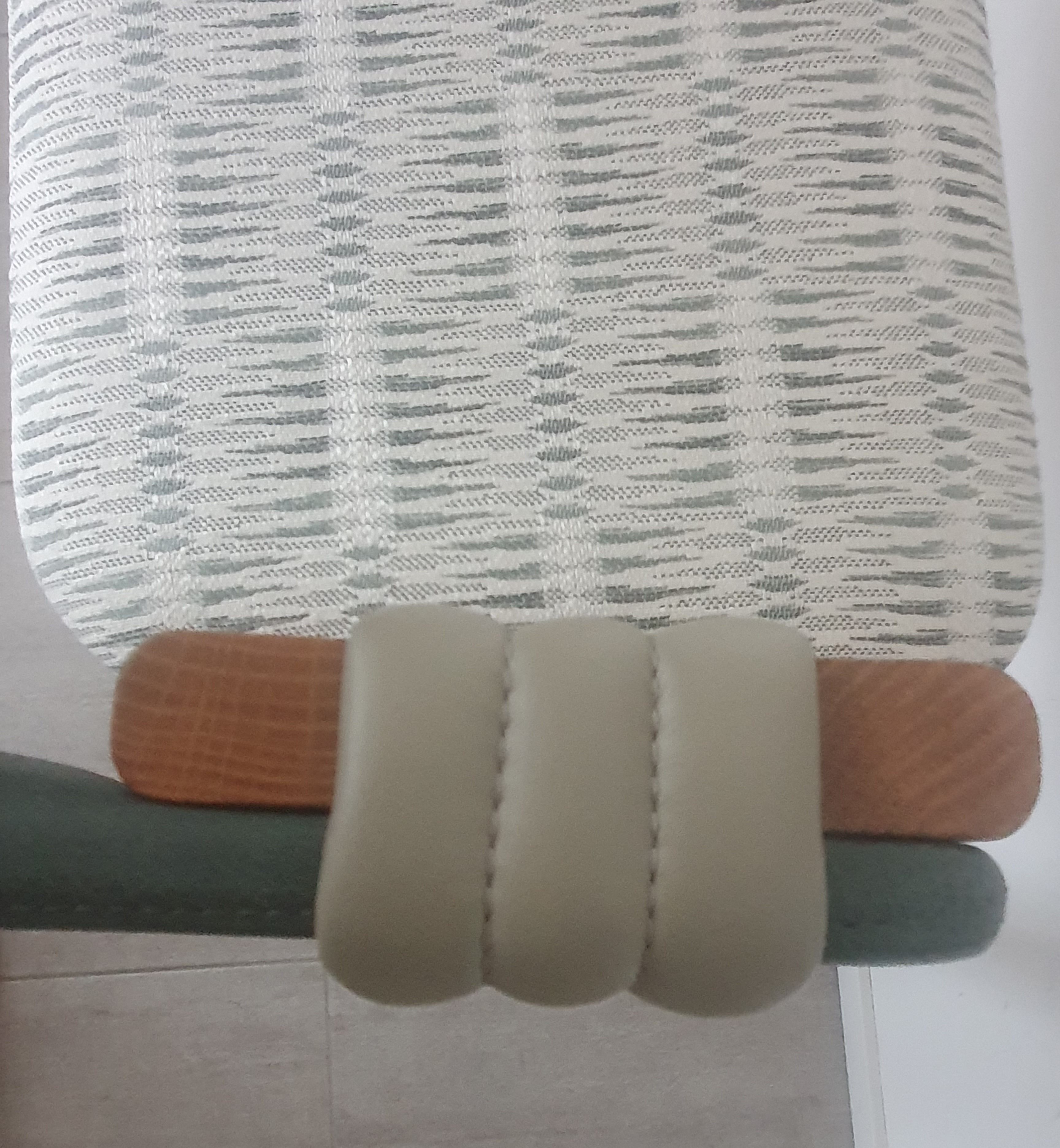 Coppia di sgabelli da bar Mathilda di Patricia Urquiola Defects