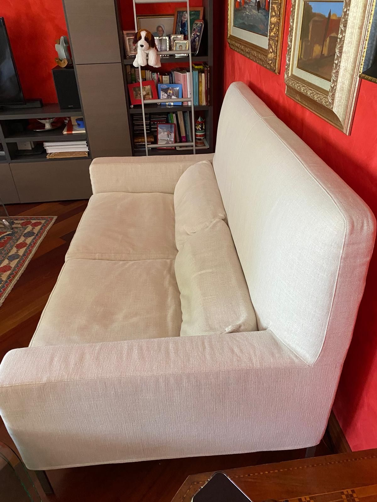 Coppia di divani Aspen rivestiti in tessuto beige