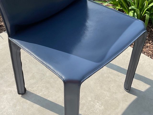 Cab 412 vintage blue leather chair by Mario Bellini, Cassina Details