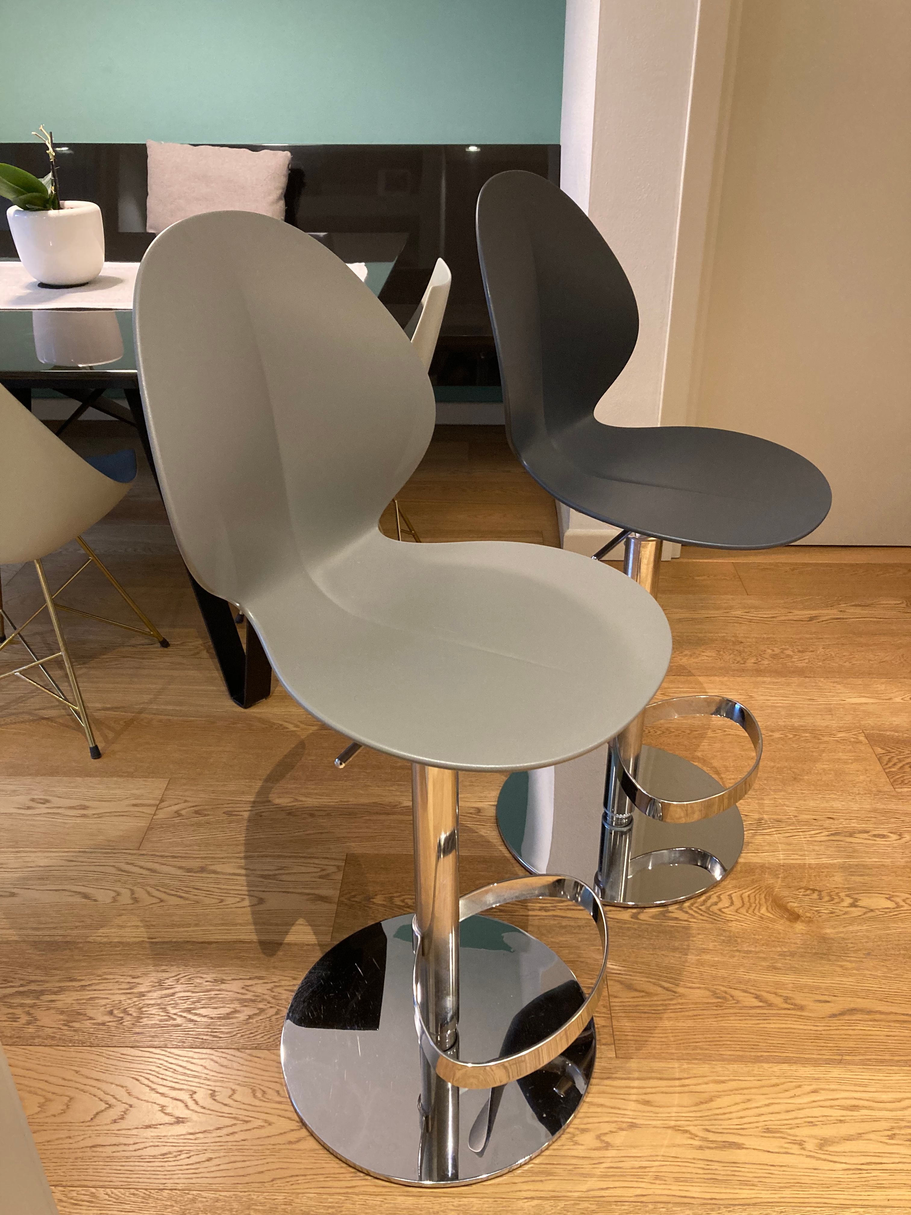 Coppia di sgabelli Basil  in polipropilene e acciaio cromato, Calligaris Side