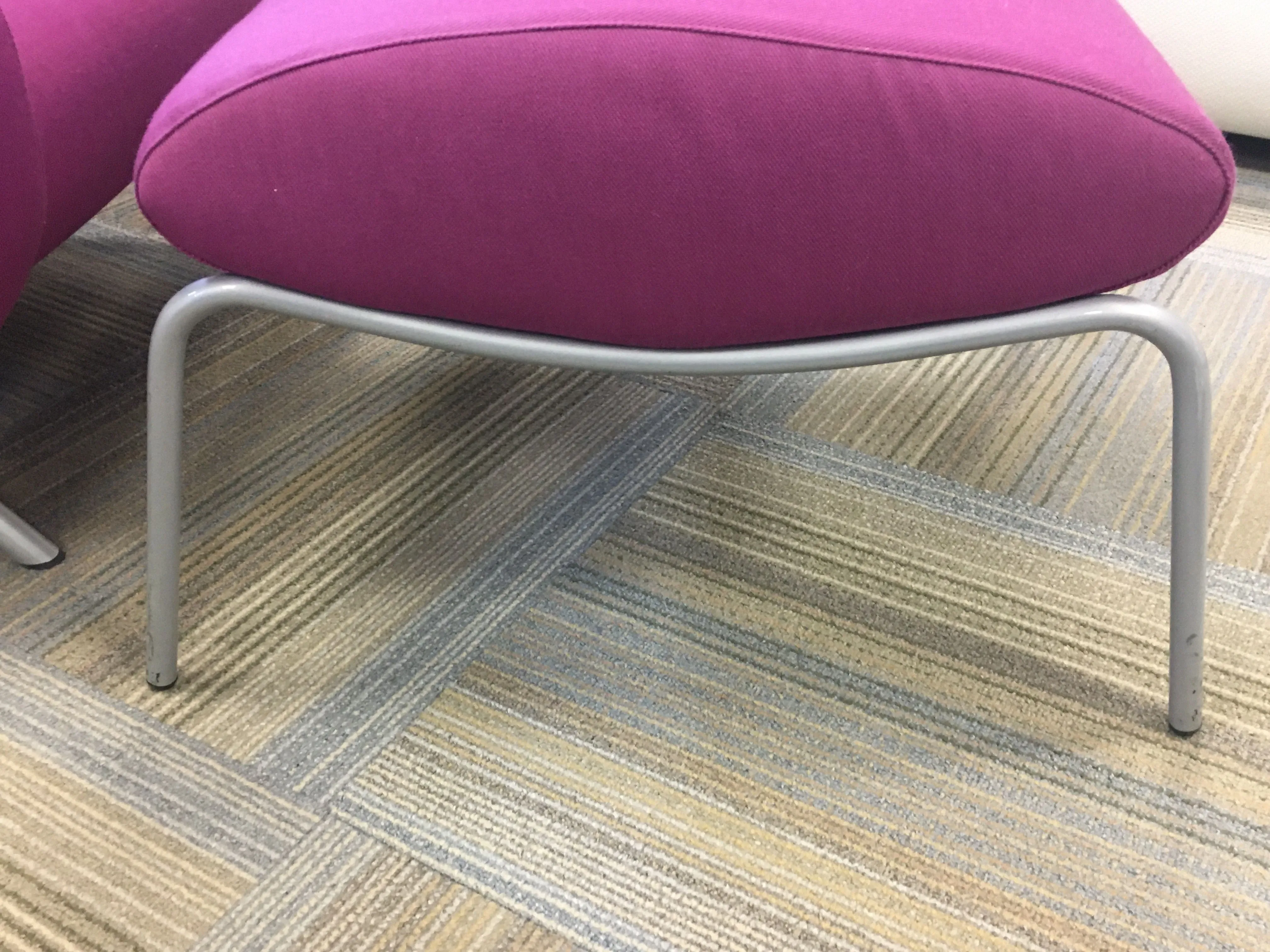 Poltrona con pouf Sir rosa, Arflex 4