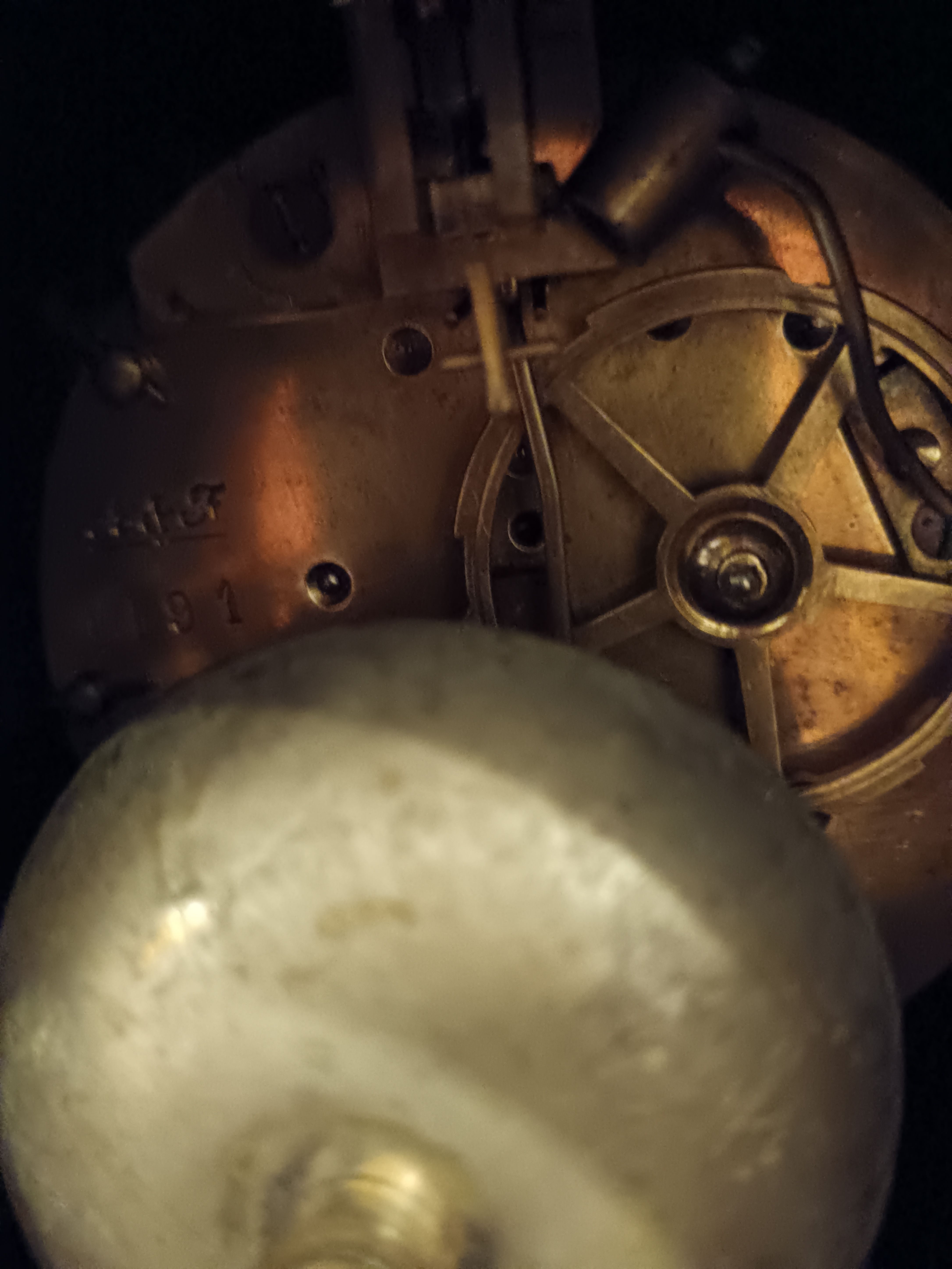 Schwarze Marmor Tischuhr Details