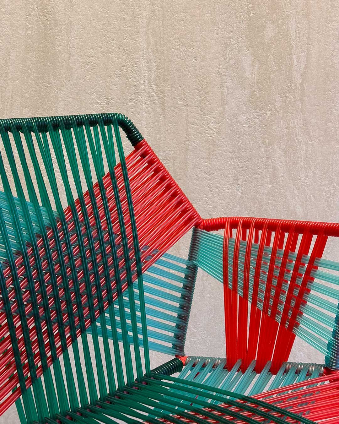 Sedia Tropicalia verde e rossa di Patricia Urquiola   Defects