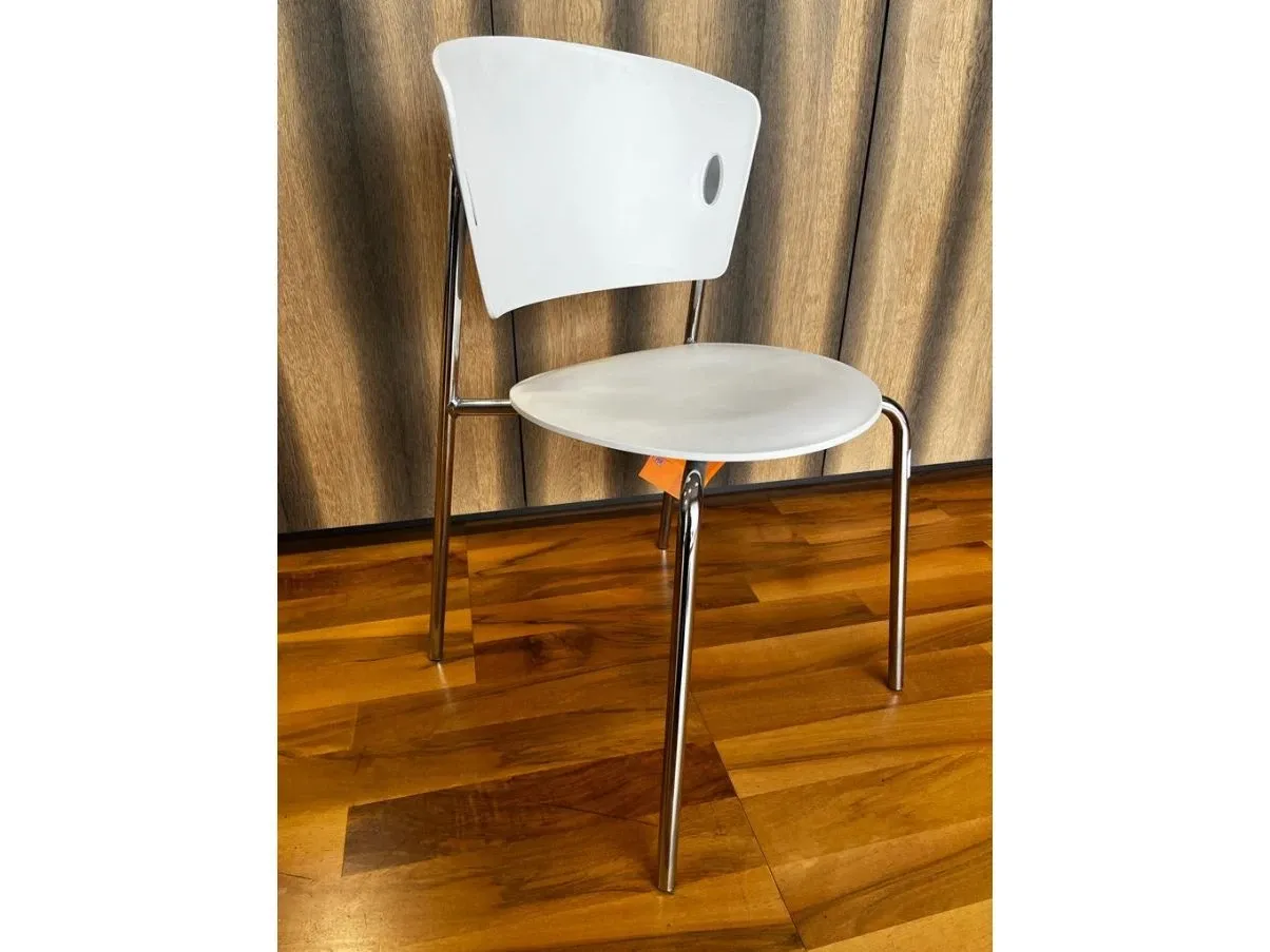 White plastic chair, Bontempi 5