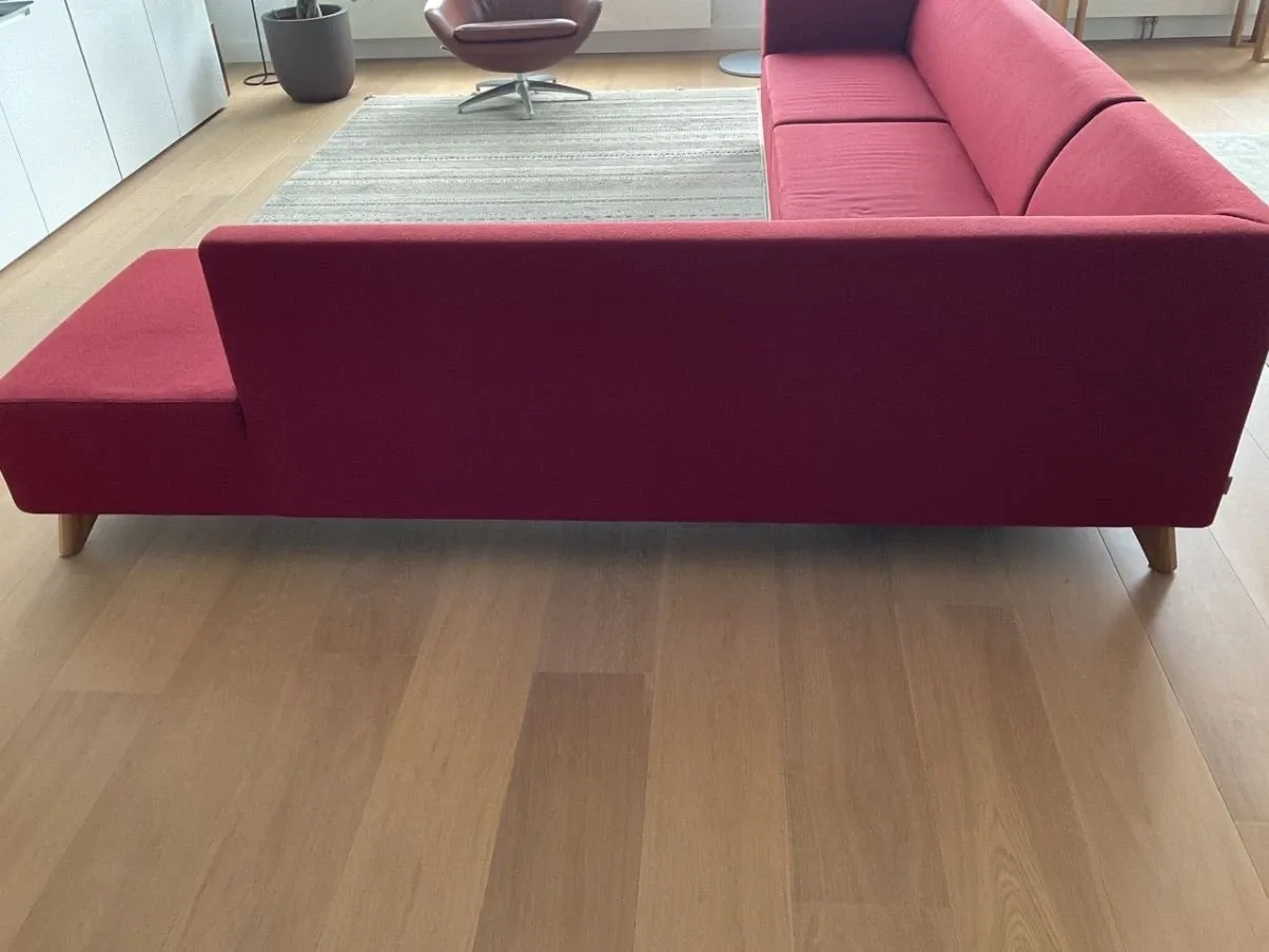 Divano angolare Hub Soft in tessuto bordeaux, Montis 1
