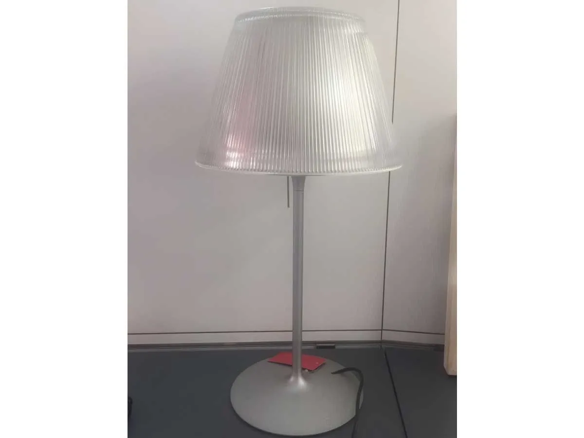 Romeo Moon Table 1, Flos 2